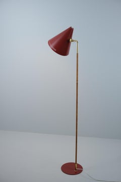 Paavo Tynell Floor Lamp Model K10-10 in Red, Brass and Rattan, Idman 1950s