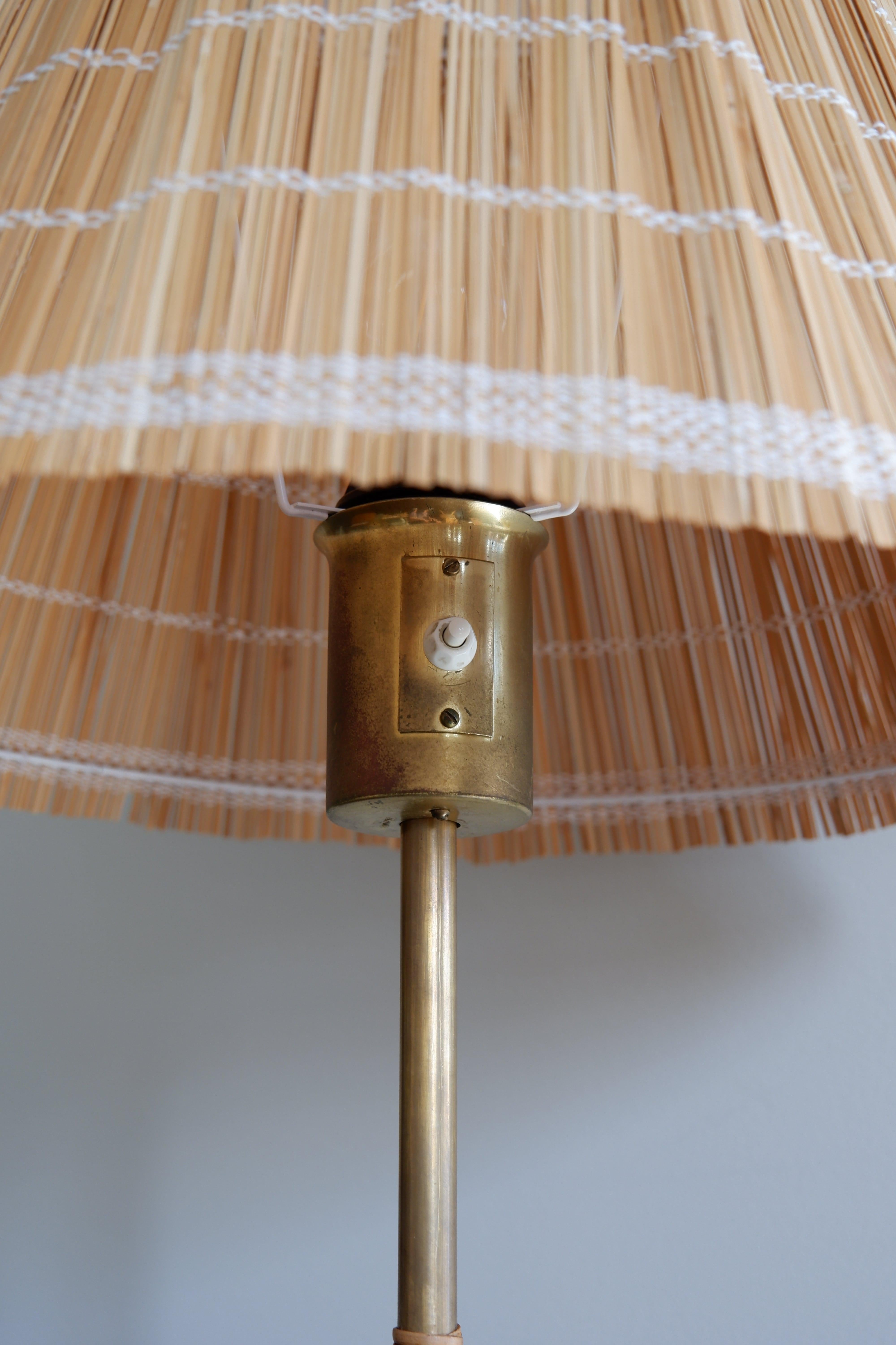 Paavo Tynell Floor Lamp Model K10-13 for Idman circa 1950, Brass & Rattan For Sale 6