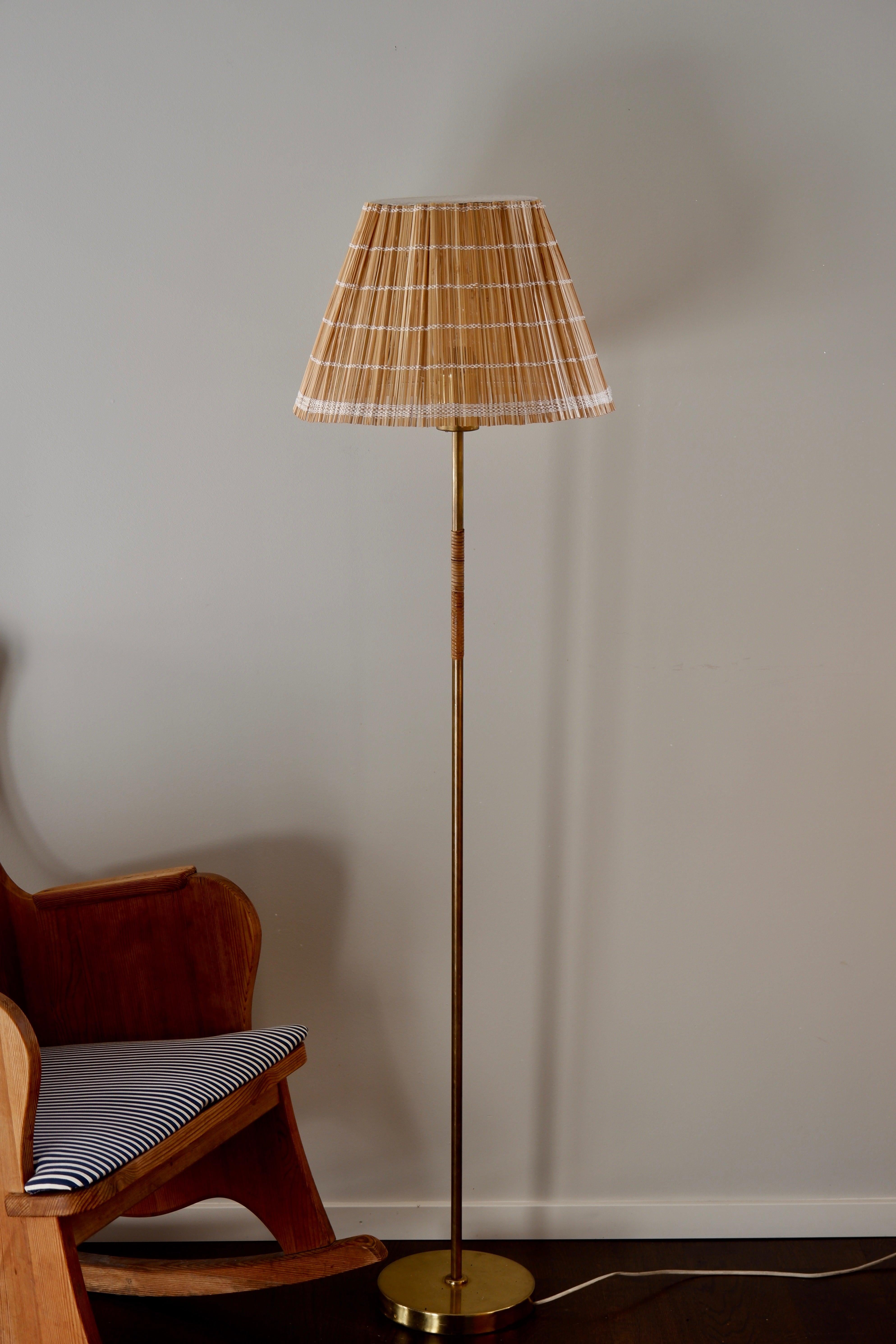 Paavo Tynell Floor Lamp Model K10-13 for Idman circa 1950, Woodstraw Shade 7