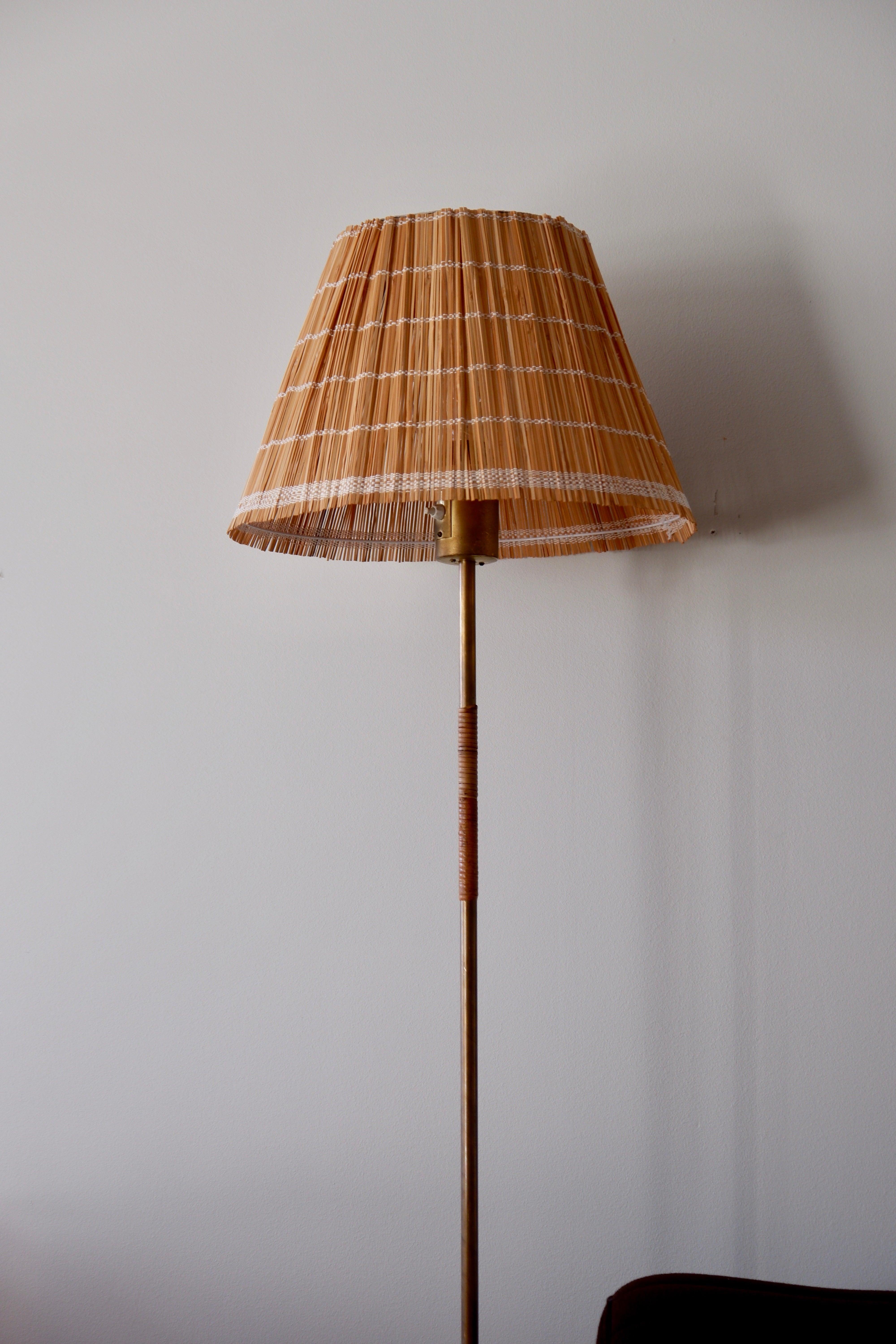 Paavo Tynell Floor Lamp Model K10-13 for Idman circa 1950, Woodstraw Shade 2