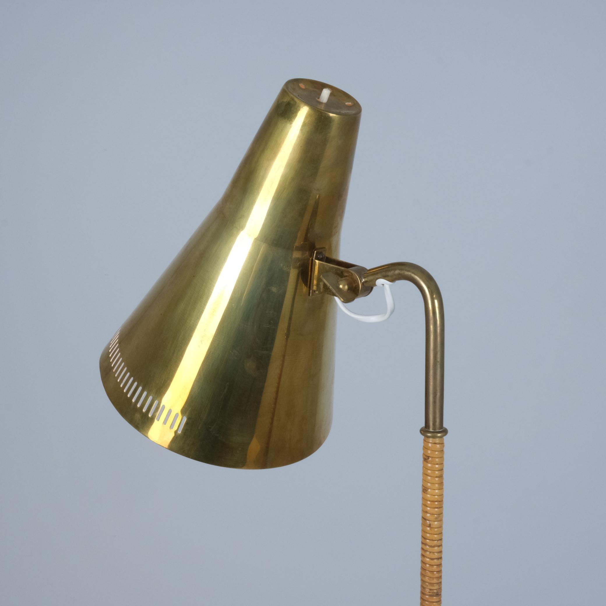 Paavo Tynell Floor Lamp Model K10-9 '9628' in Brass and Rattan, Idman 1950s For Sale 4