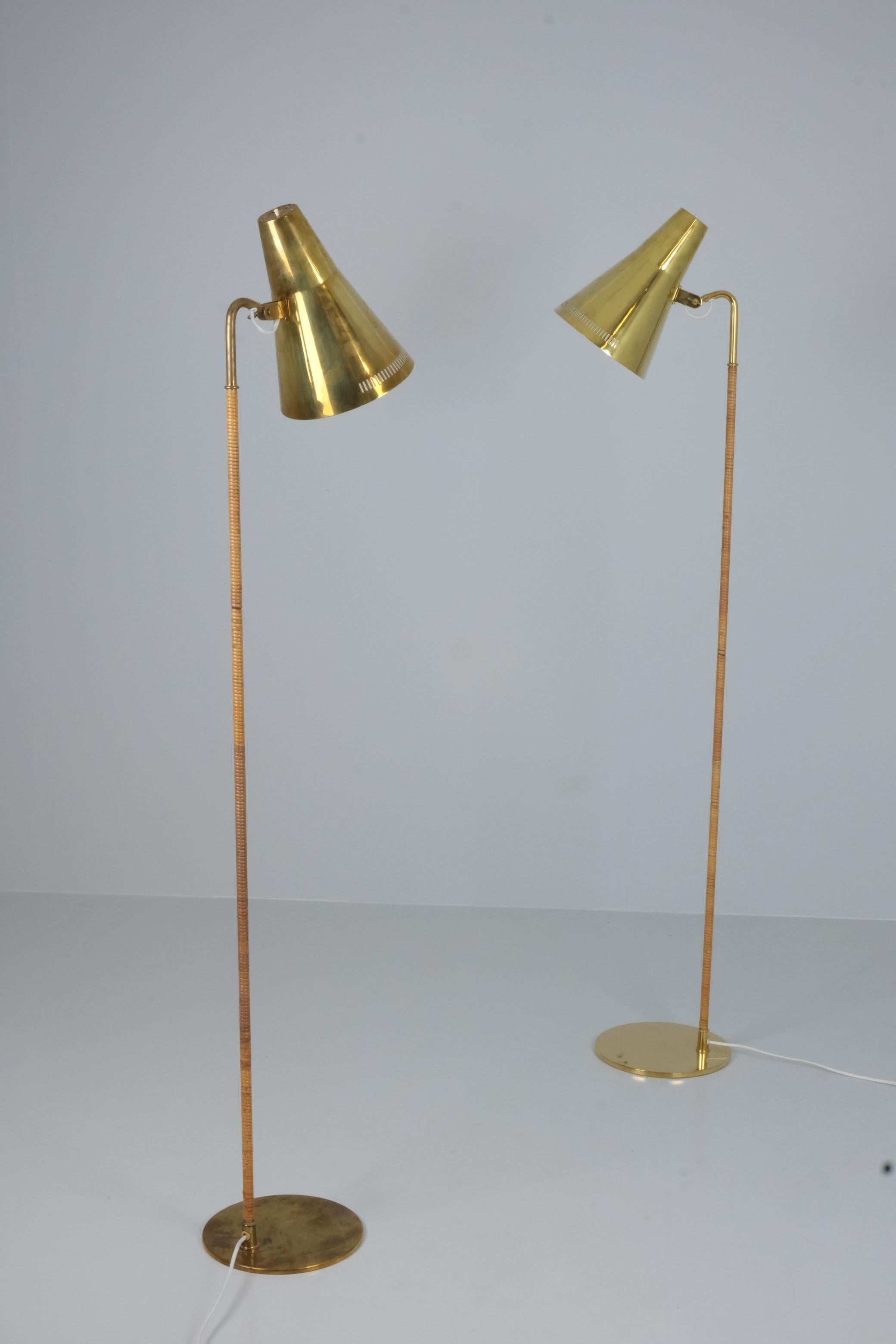 Paavo Tynell Floor Lamp Model K10-9 '9628' in Brass and Rattan, Idman 1950s For Sale 5