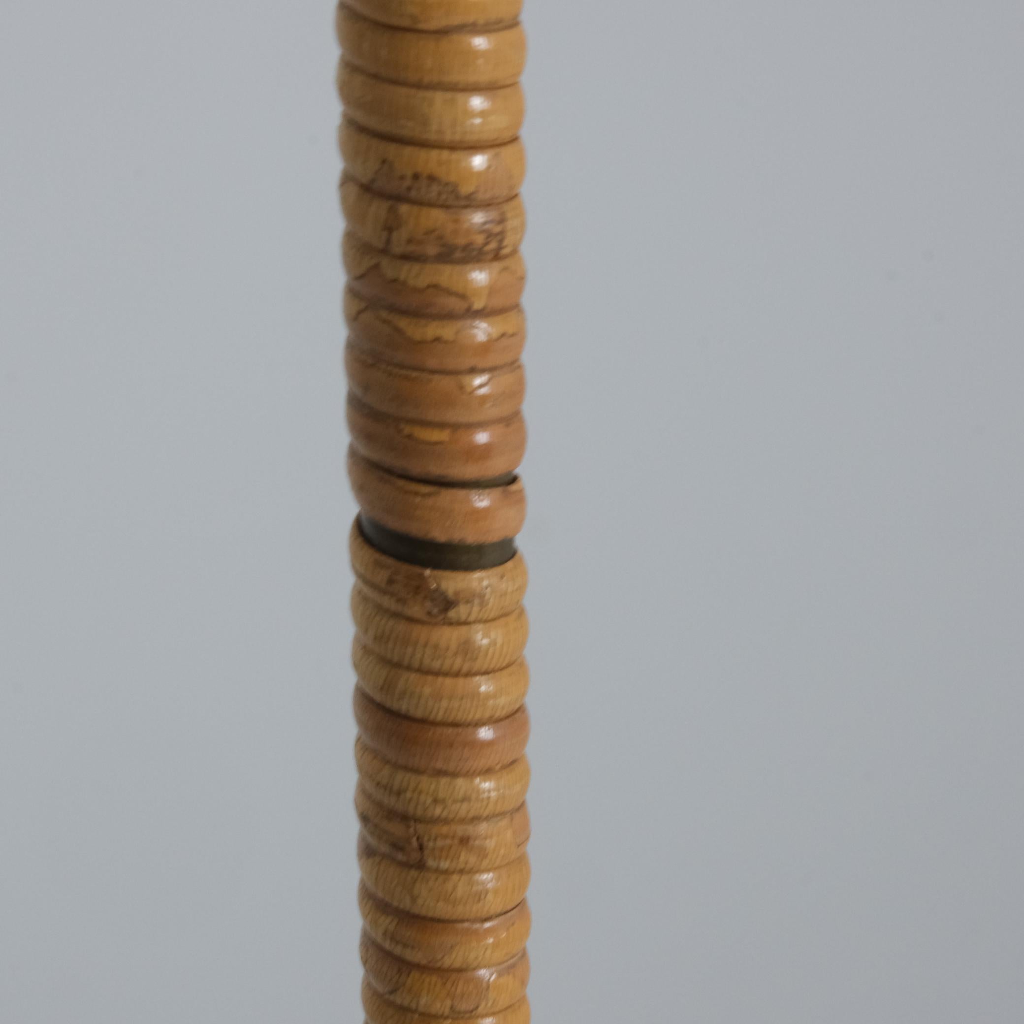 Mid-20th Century Paavo Tynell Floor Lamp Model K10-9 '9628' in Brass and Rattan, Idman 1950s For Sale