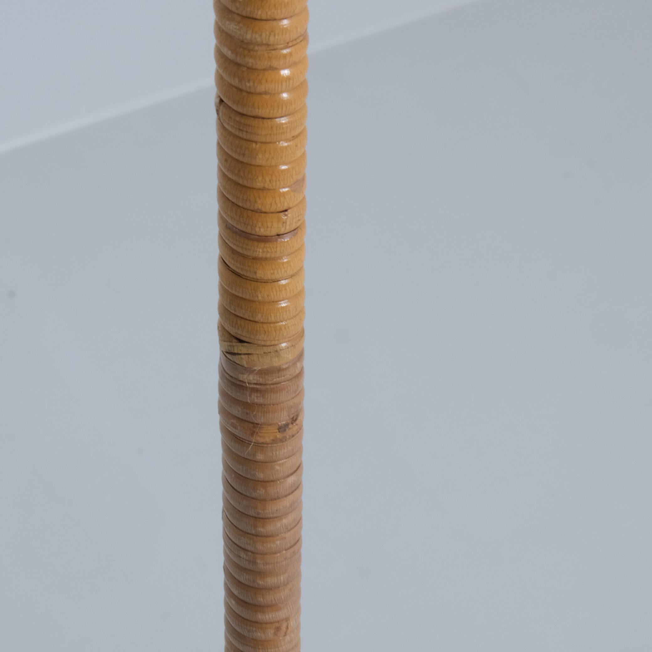 Paavo Tynell Floor Lamp Model K10-9 '9628' in Brass and Rattan, Idman 1950s For Sale 1