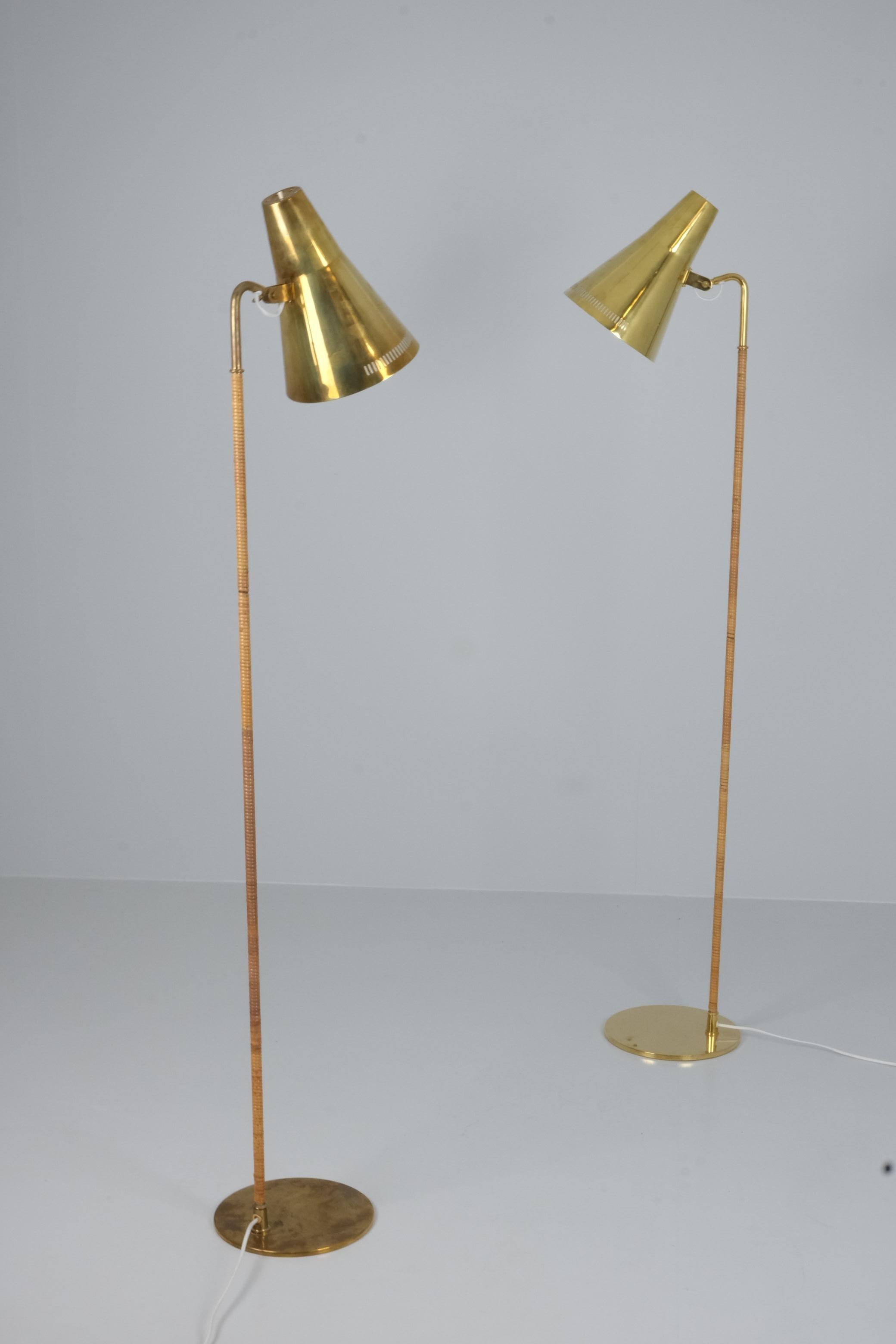 Lampadaire Paavo Tynell modèle K10-9 '9628' en laiton et rotin, Taito années 1950 en vente 5