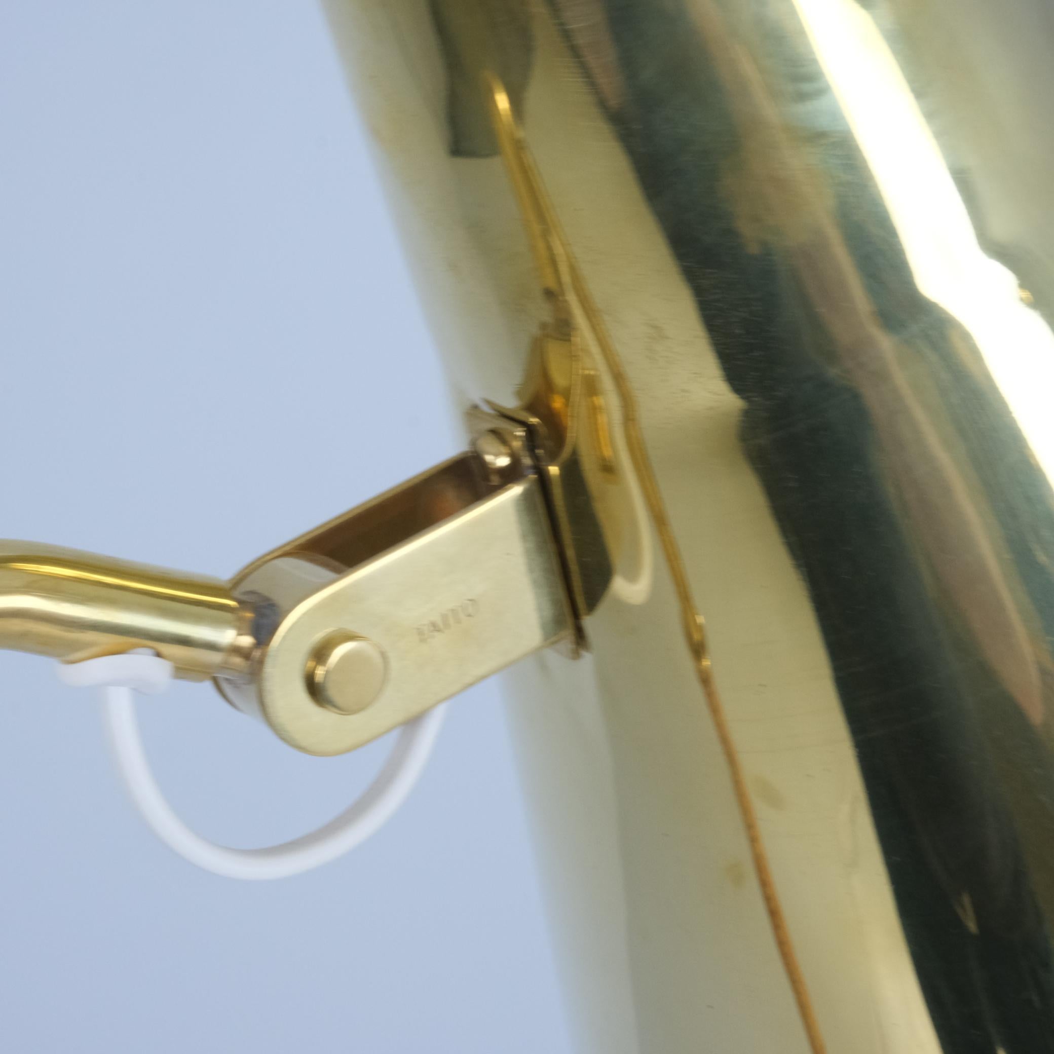 Milieu du XXe siècle Lampadaire Paavo Tynell modèle K10-9 '9628' en laiton et rotin, Taito années 1950 en vente