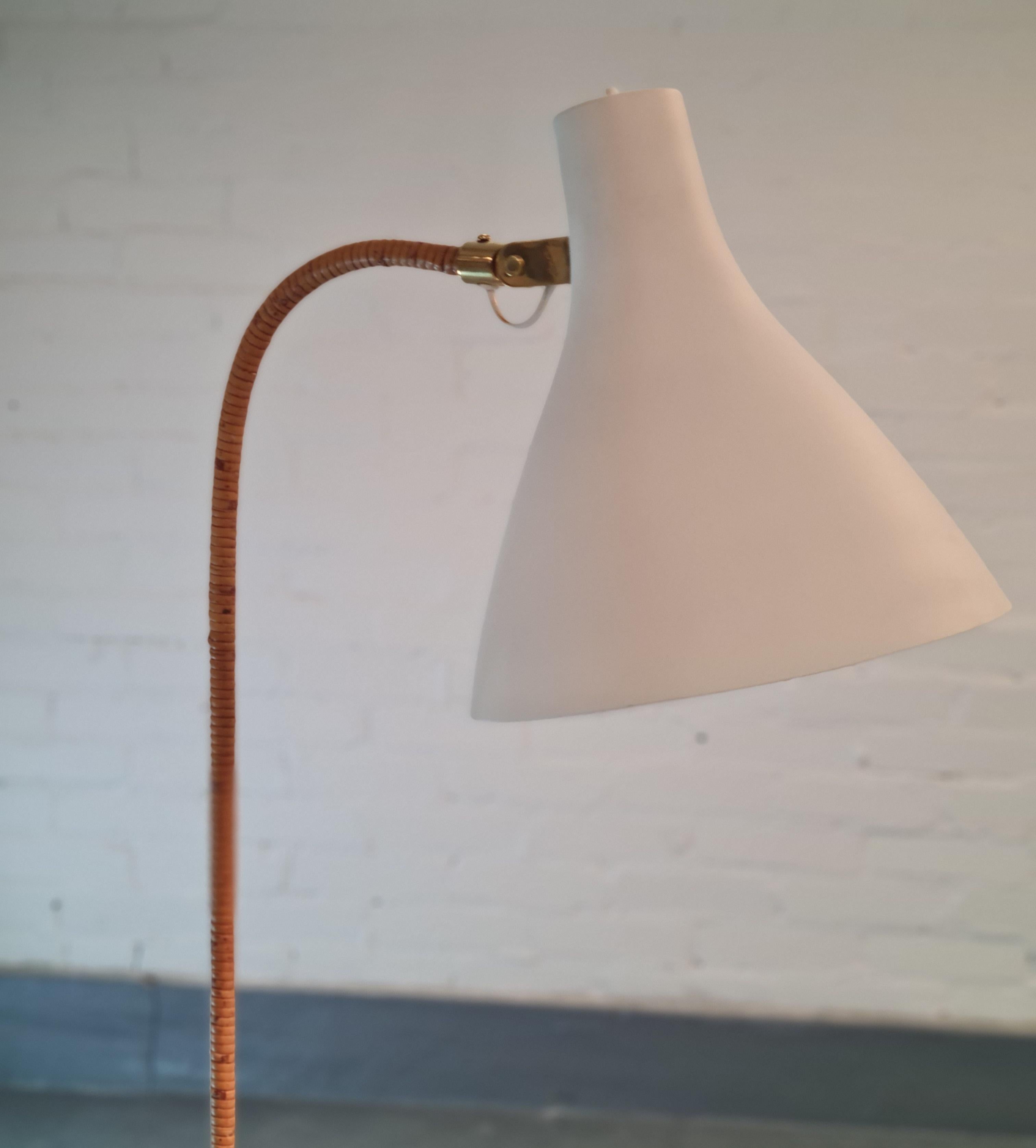 Stehlampe Modell Nr. 9603 von Paavo Tynell im Angebot 5