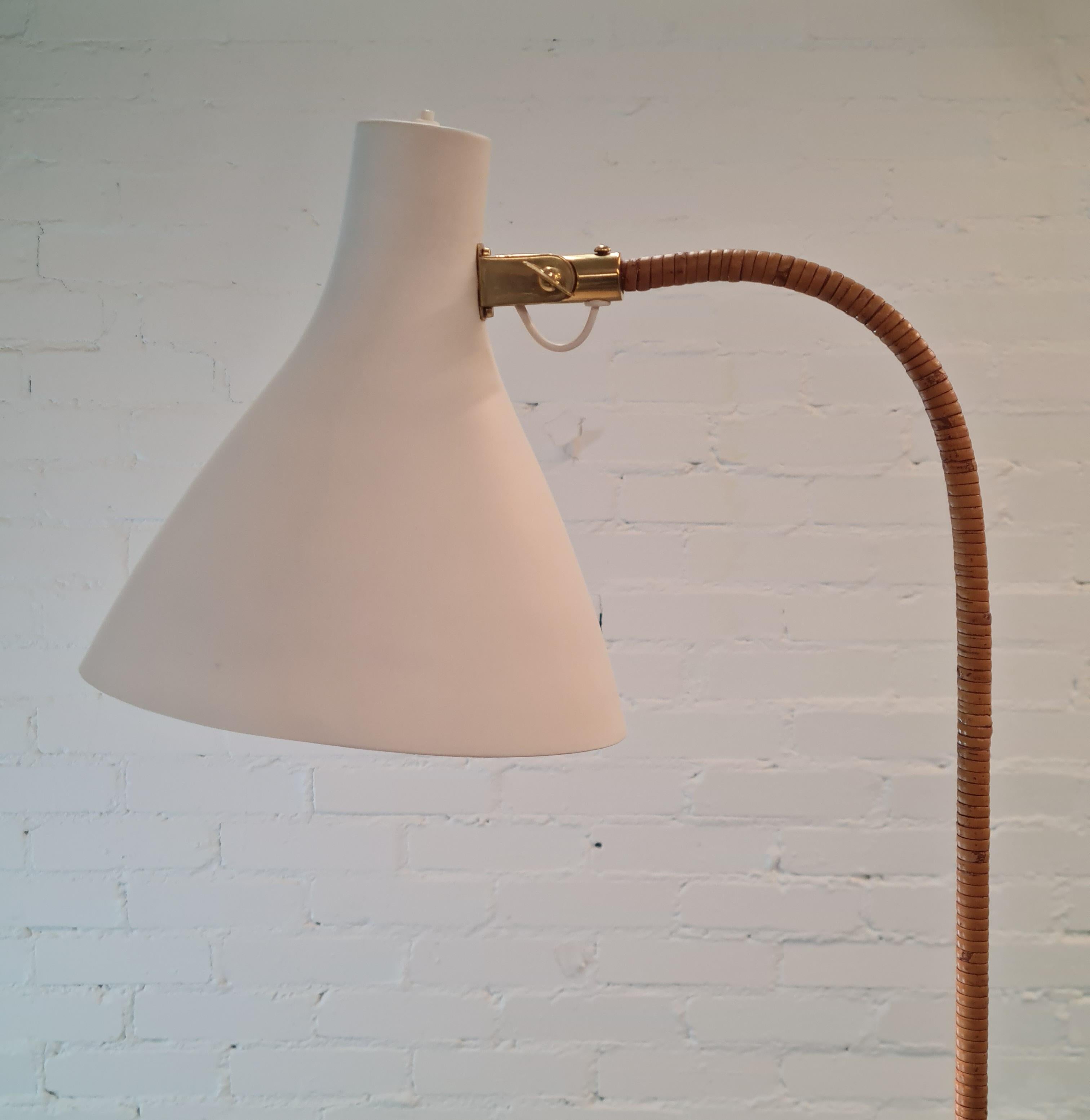 Paavo Tynell Floor Lamp Model No. 9603 In Good Condition For Sale In Helsinki, FI