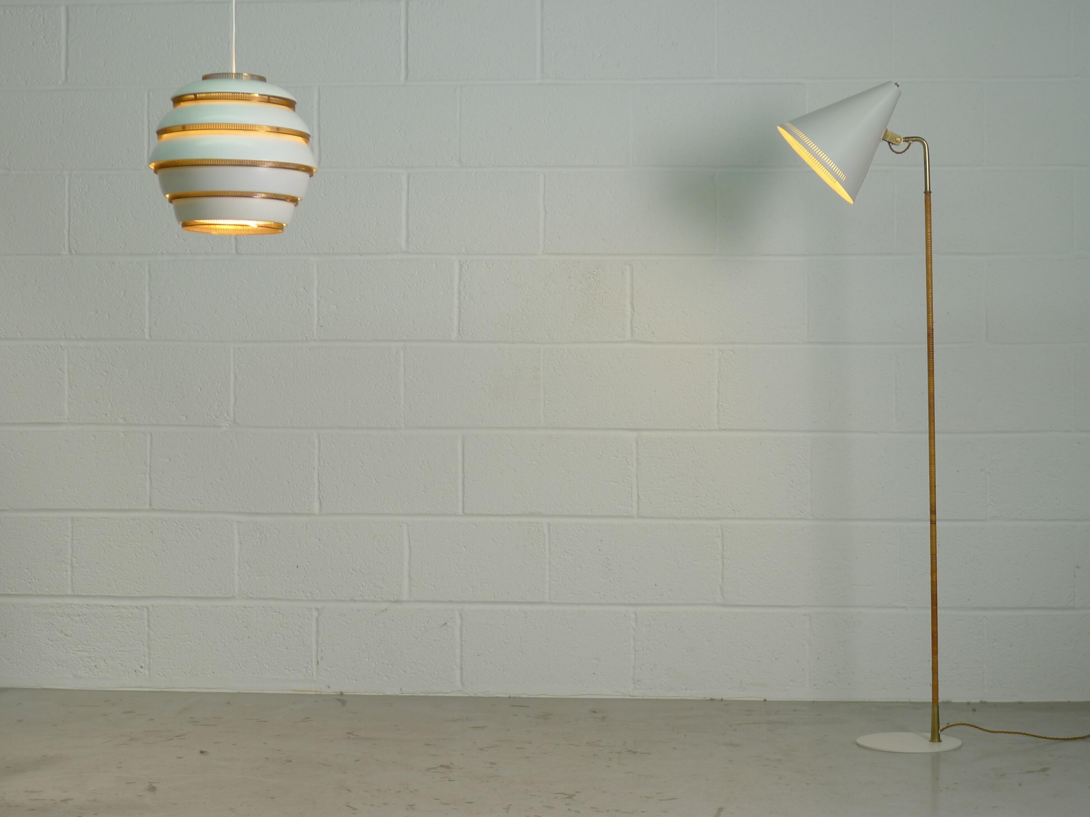 Paavo Tynell Floor Lamp, Taito Oy Finland Model K10-10 1940s, Signed In Good Condition In Wargrave, Berkshire