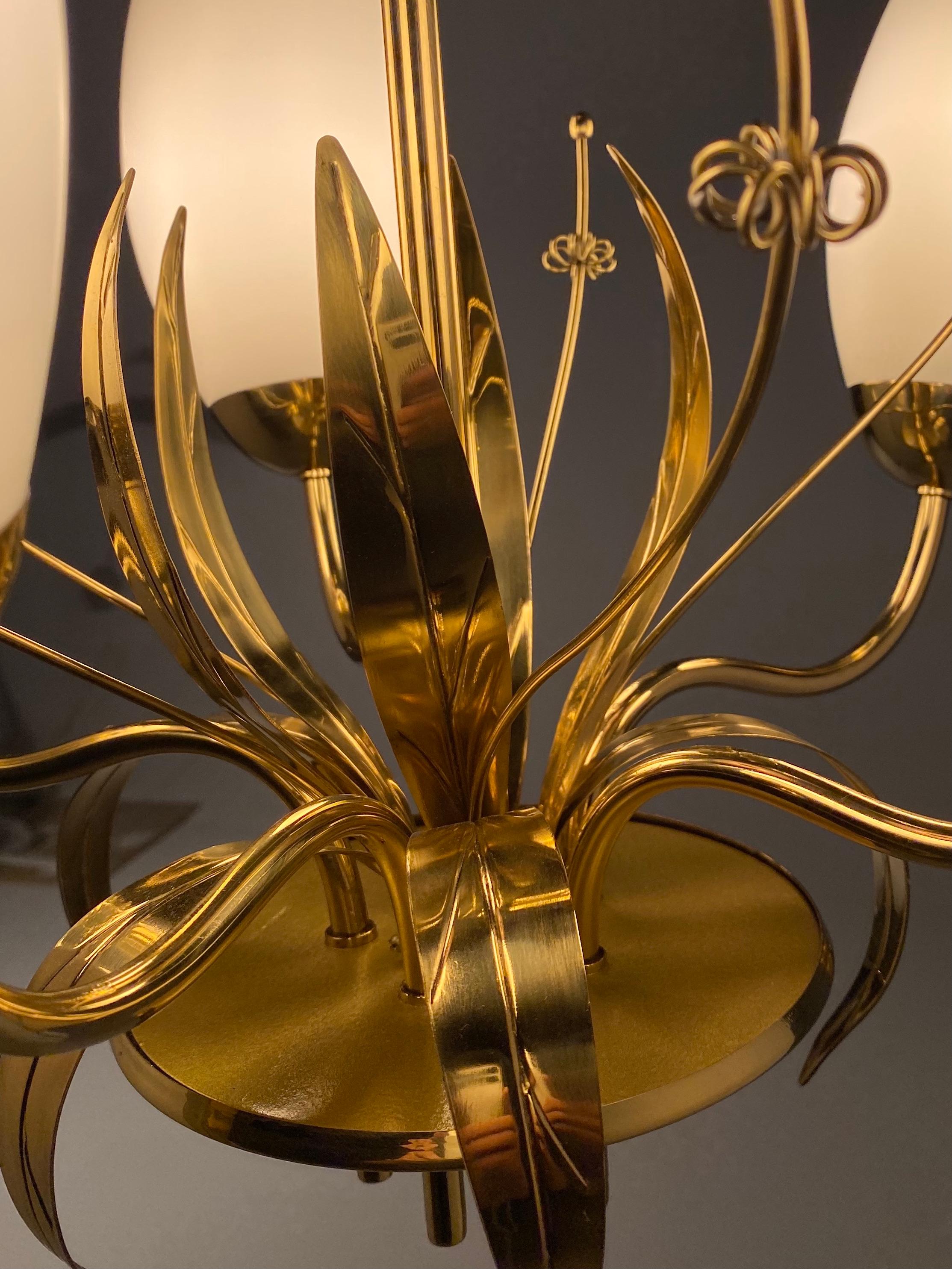 Paavo Tynell Floral Themed Brass & Blown Glass Chandelier for Glashütte Limburg For Sale 4