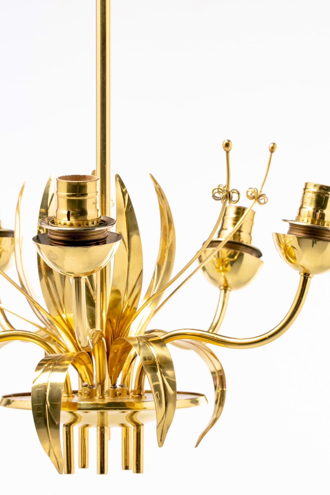 Paavo Tynell Floral Themed Brass & Blown Glass Chandelier for Glashütte Limburg For Sale 10