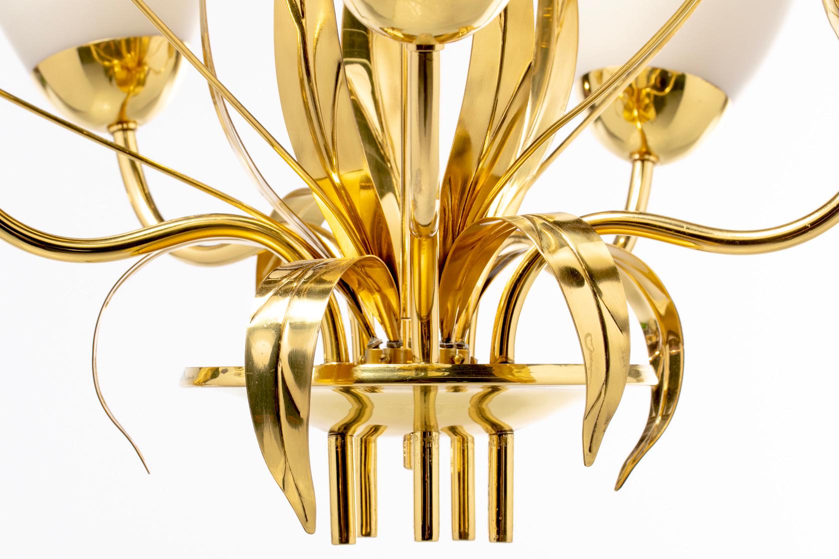 German Paavo Tynell Floral Themed Brass & Blown Glass Chandelier for Glashütte Limburg For Sale