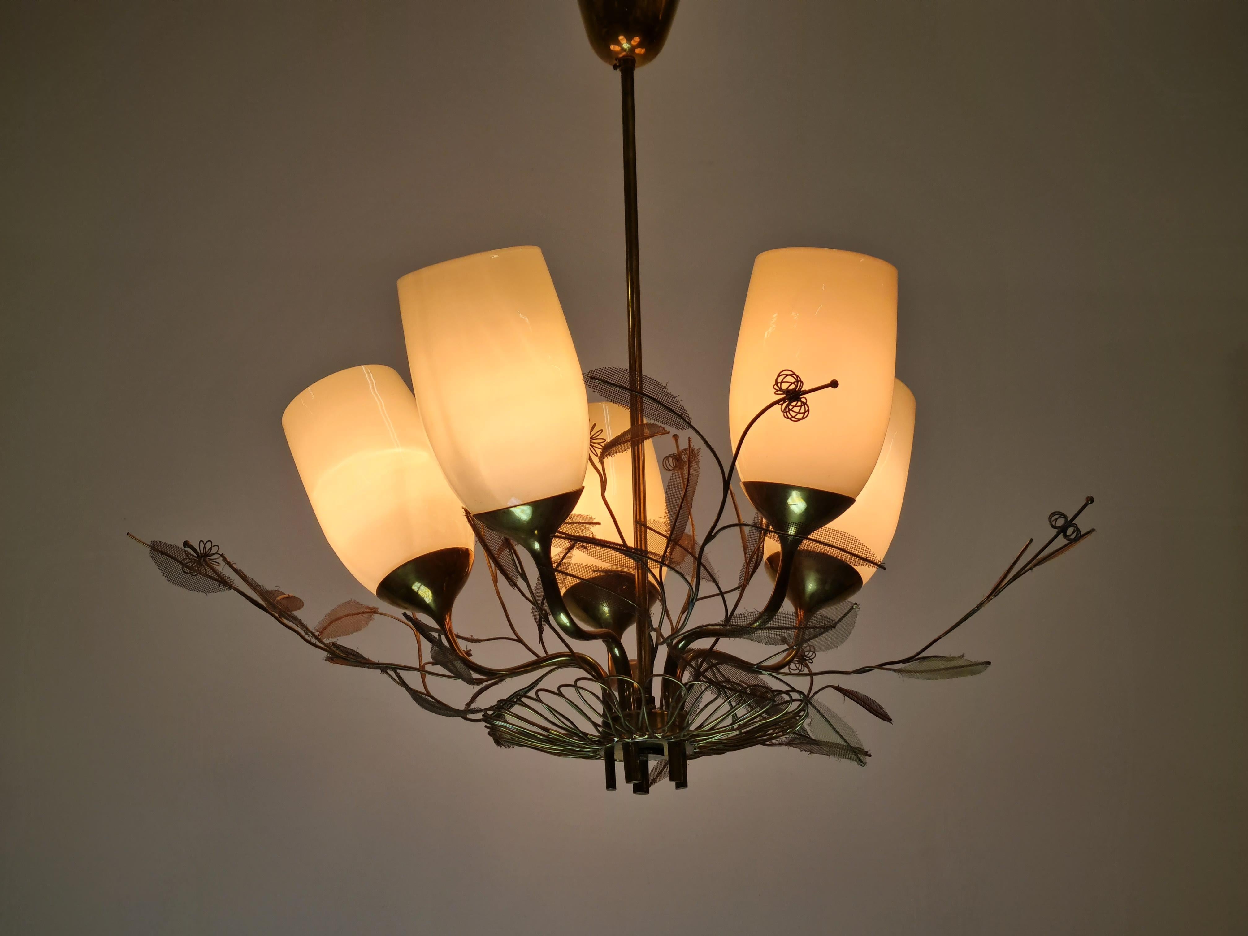 Paavo Tynell Flower Bouquet Chandelier 9029/5 in Brass and Glass, Taito 1950s For Sale 10