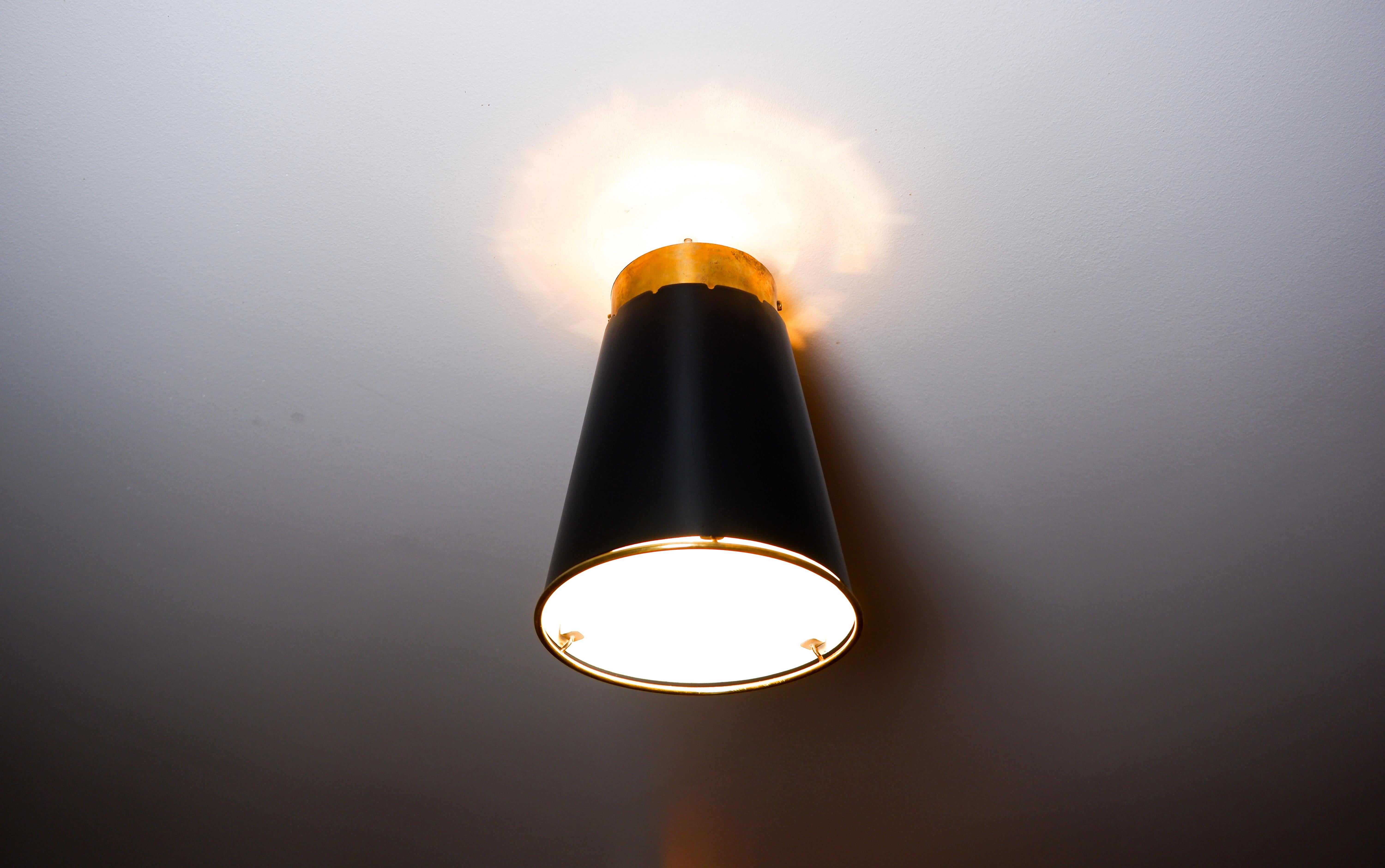 Paavo Tynell Unterputzdose, Messing und Glas, um 1950 (Finnisch) im Angebot