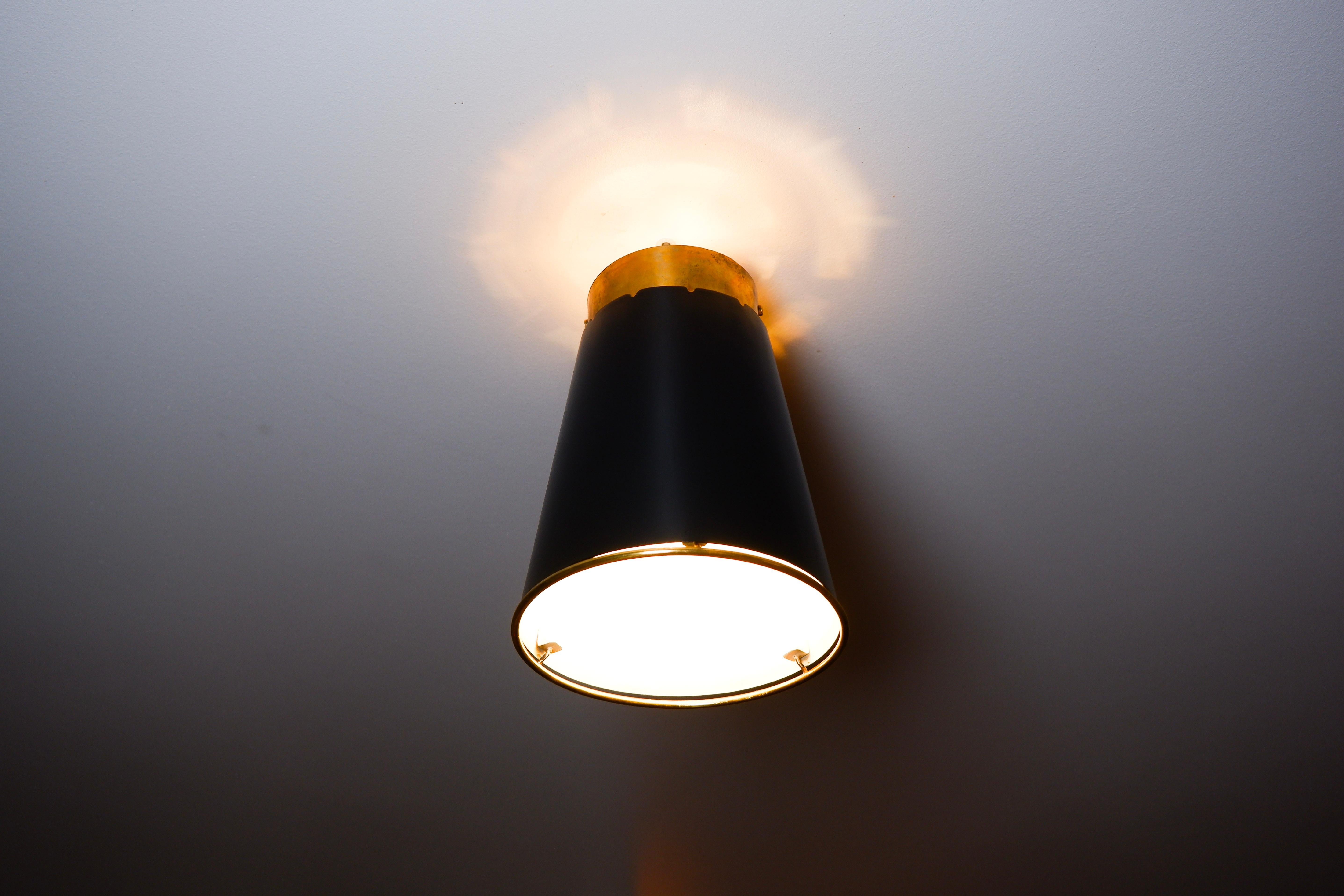 Paavo Tynell Unterputzdose, Messing und Glas, um 1950 im Zustand „Gut“ im Angebot in Hägersten-Liljeholmen, Stockholms län