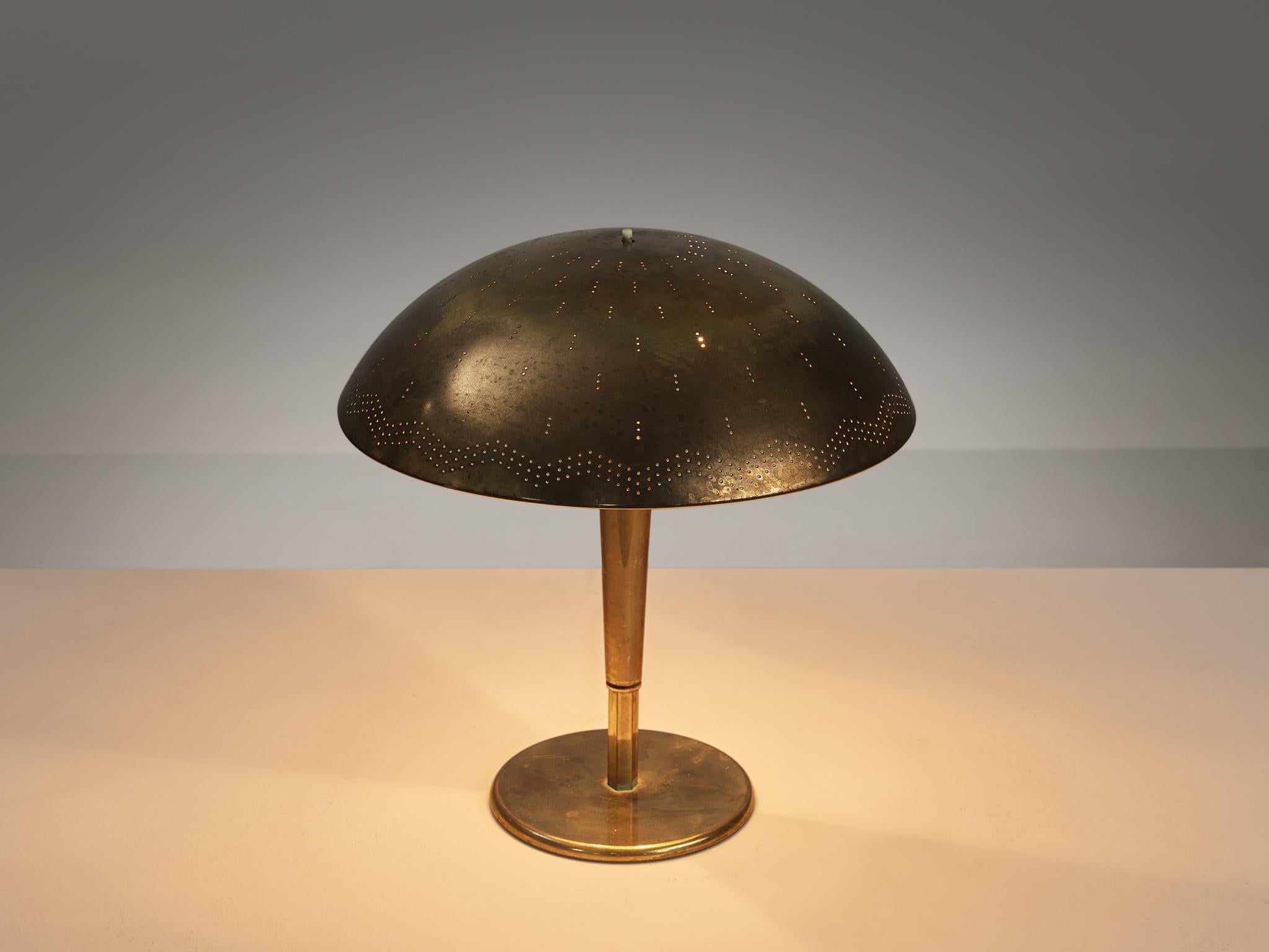 Milieu du XXe siècle Paavo Tynell pour Idman '5061' lampe de table en laiton  en vente