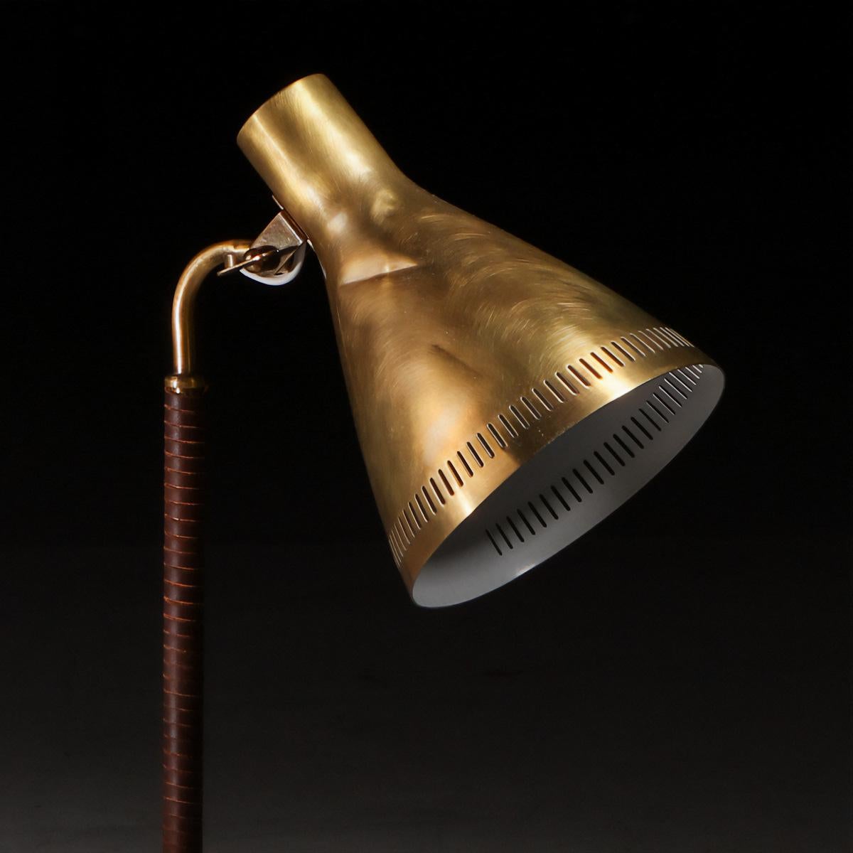 Finnish Paavo Tynell for Idman '9224' Brass Table Lamp, 1950s For Sale