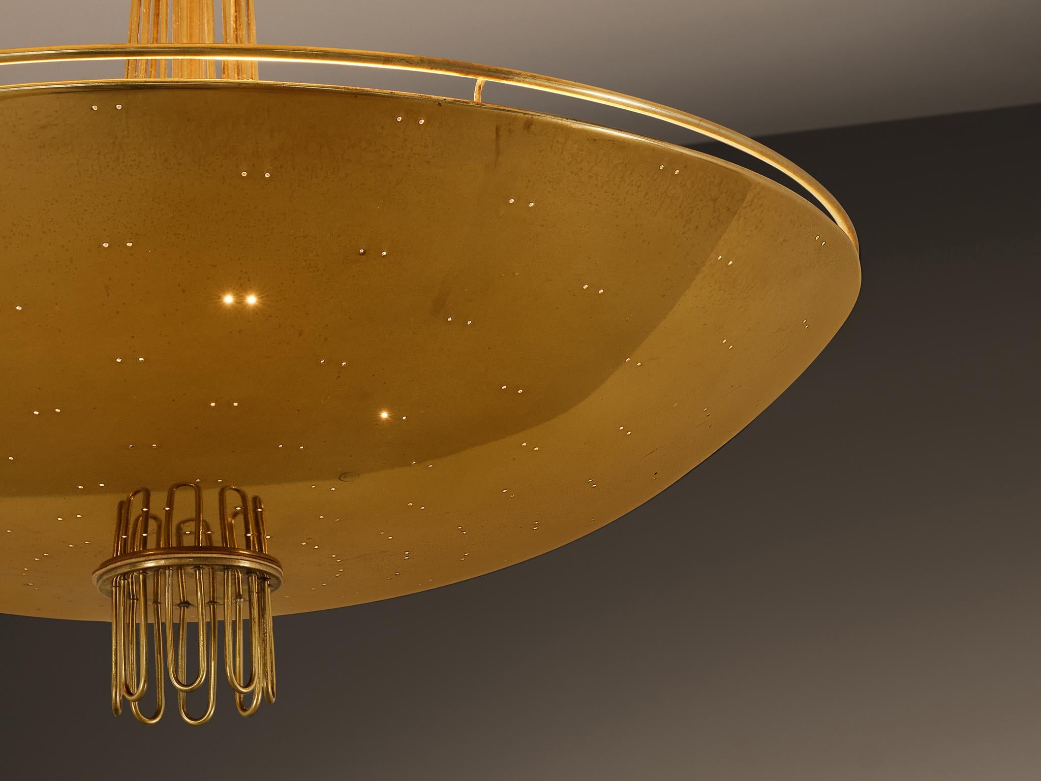 Metà XX secolo Lampadario Paavo Tynell per Idman in ottone in vendita
