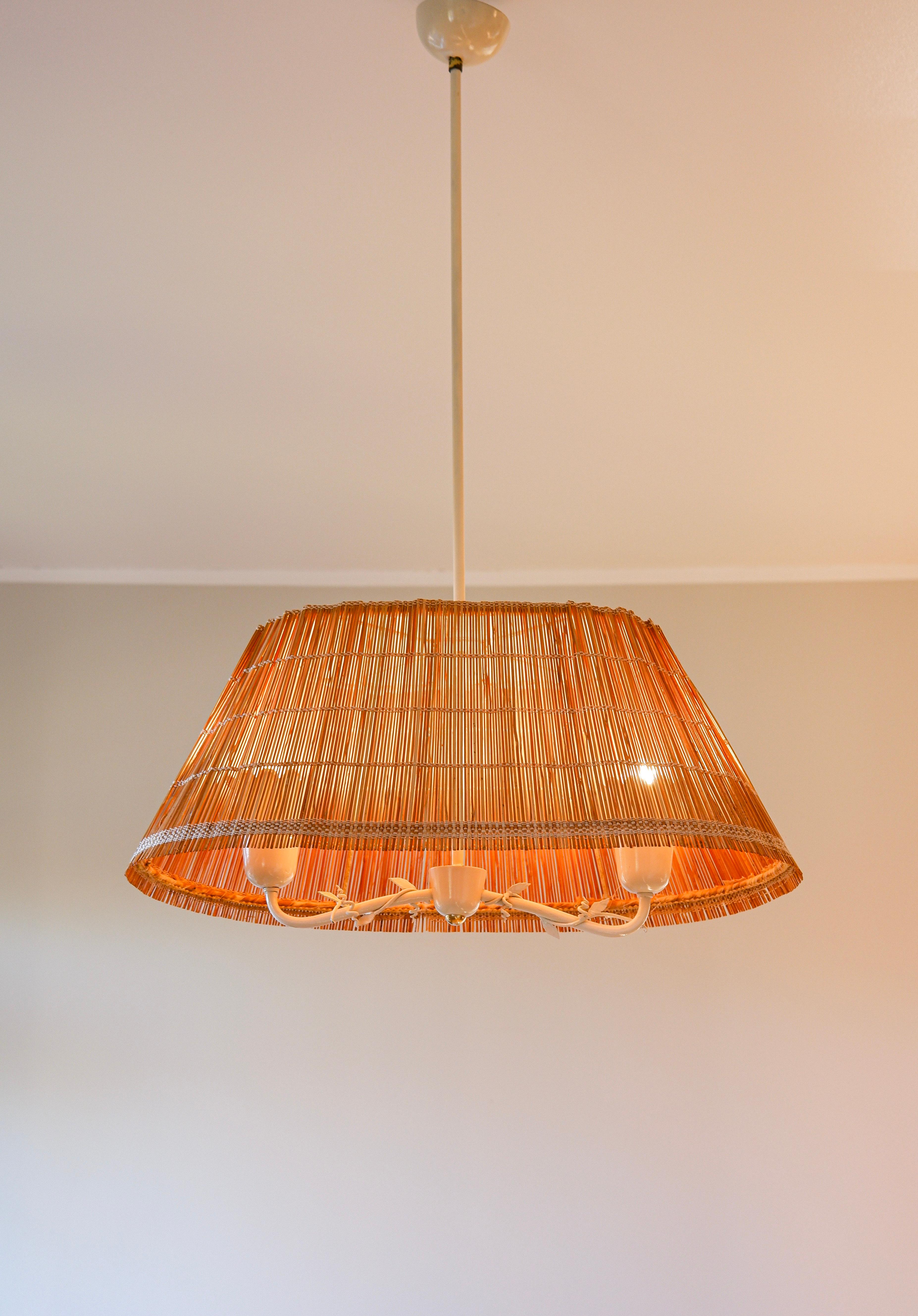 Paavo Tynell, per Idman modello 51096, ferro, ottone e paralume in legno. circa 1940 In condizioni discrete in vendita a Hägersten-Liljeholmen, Stockholms län
