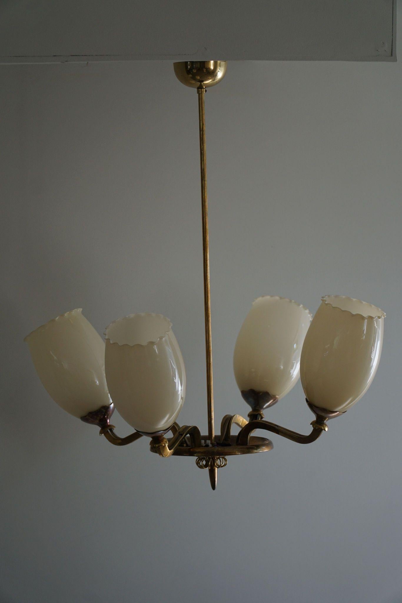 Paavo Tynell for Idman OY, Chandelier in Brass & Glass, 1382/4, Finland, 1940s 6