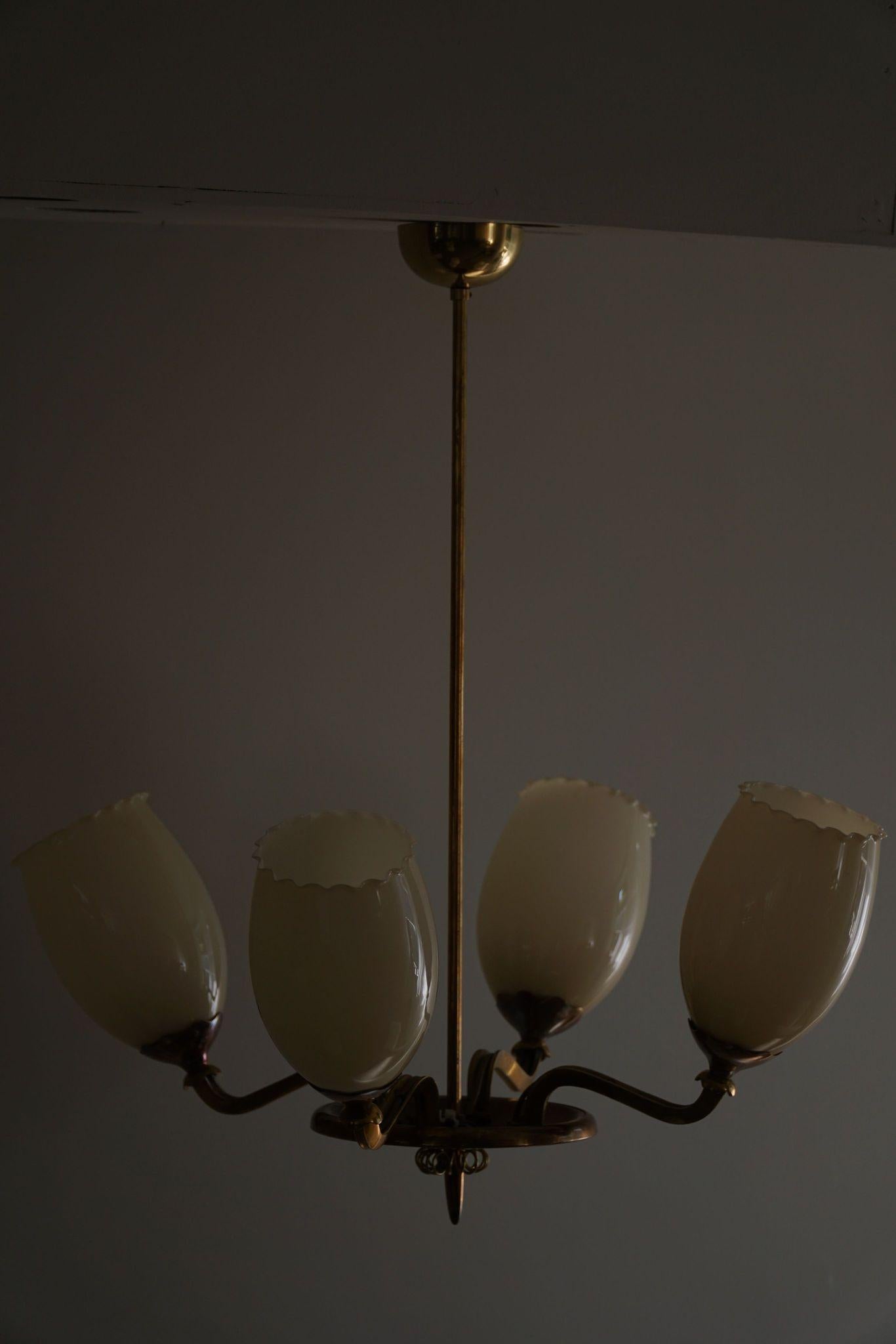 Paavo Tynell for Idman OY, Chandelier in Brass & Glass, 1382/4, Finland, 1940s 8
