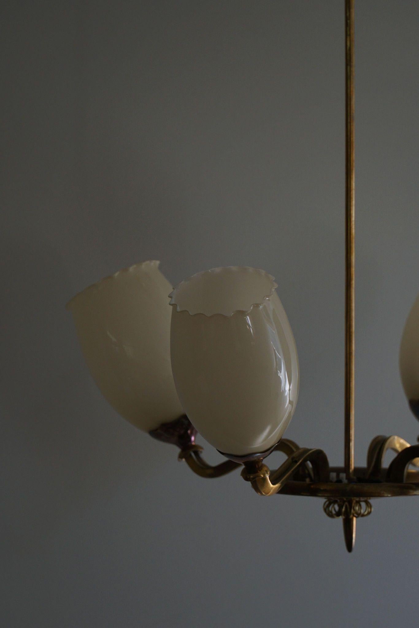 Paavo Tynell for Idman OY, Chandelier in Brass & Glass, 1382/4, Finland, 1940s 13