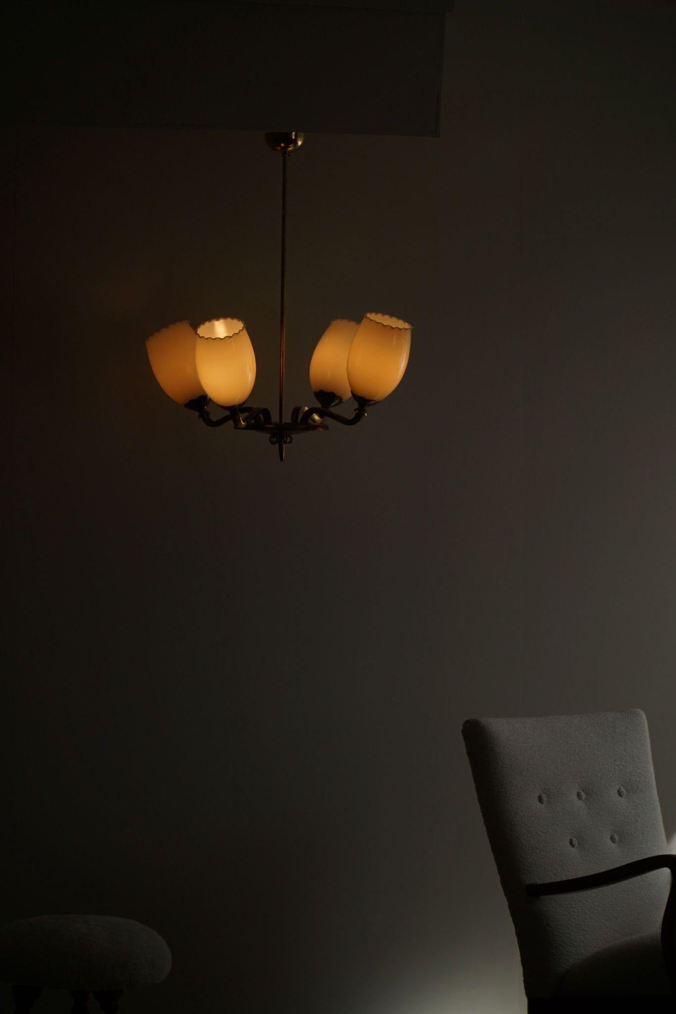 Paavo Tynell for Idman OY, Chandelier in Brass & Glass, 1382/4, Finland, 1940s 1