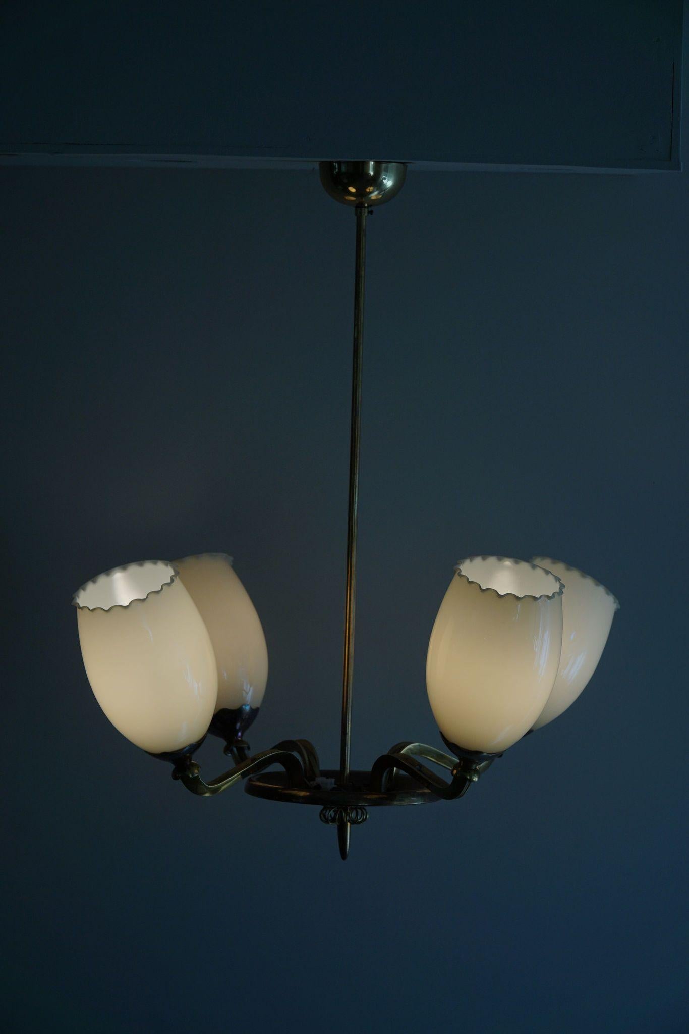 Paavo Tynell for Idman OY, Chandelier in Brass & Glass, 1382/4, Finland, 1940s 3
