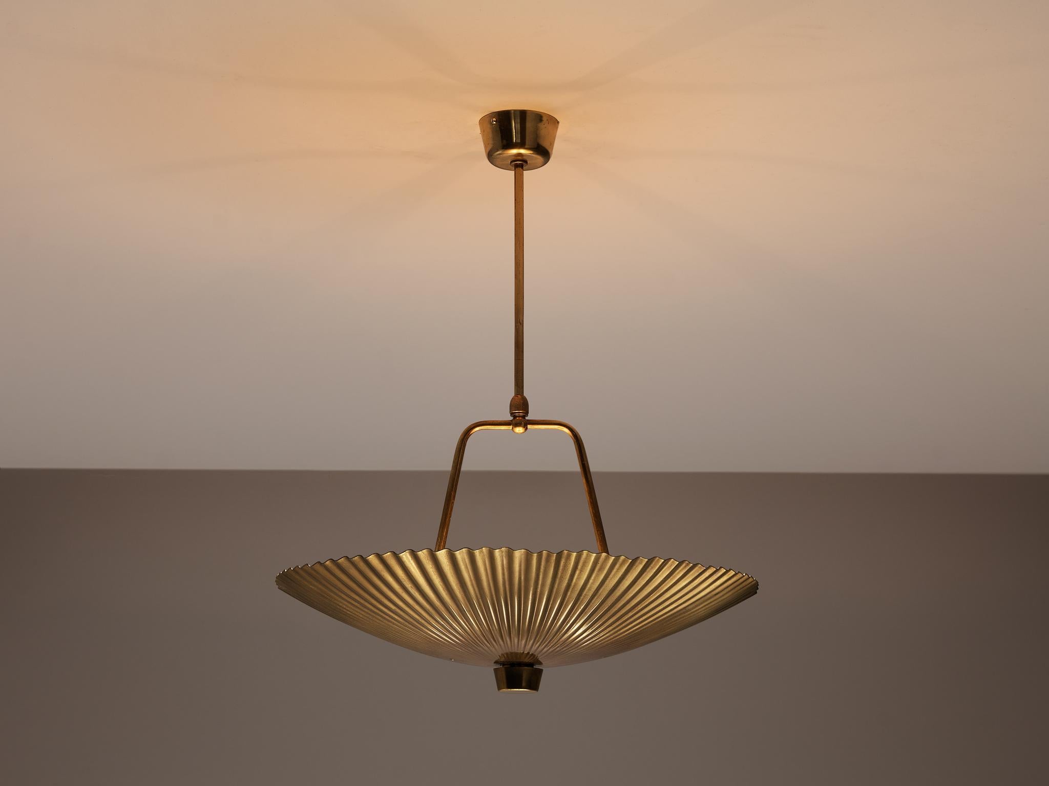 Paavo Tynell for Idman, pendant lamp, brass, Finland, 1960s

Exclusive chandelier by Finnish lamp designer Paavo Tynell for Idman. The wavy texture of the shade was used by Tynell for chandeliers and also for a table lamp. Yet, this way of
