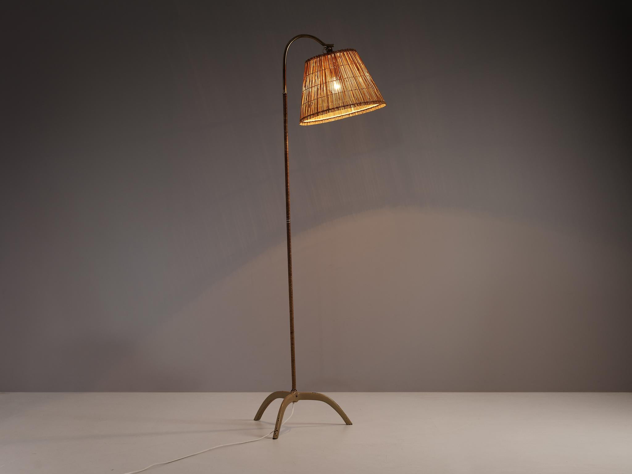 Paavo Tynell for Taito, floor lamp model 9609, metal, brass, cane, fabric, Finland, 1950s

This floor lamp model '9609' by Finnish designer Paavo Tynell is a visual pleasure in many senses. Firstly, the surprising lines of the tripod base. For