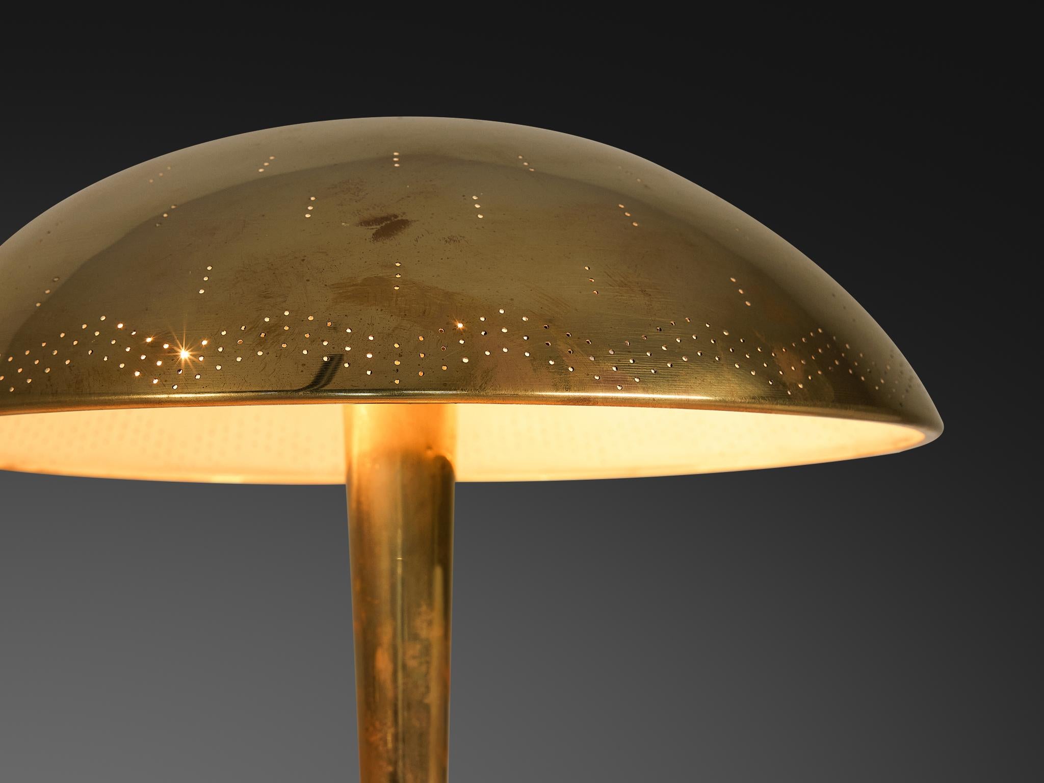 Scandinave moderne Paavo Tynell pour Taito Oy Lampe à poser '5061' en laiton en vente
