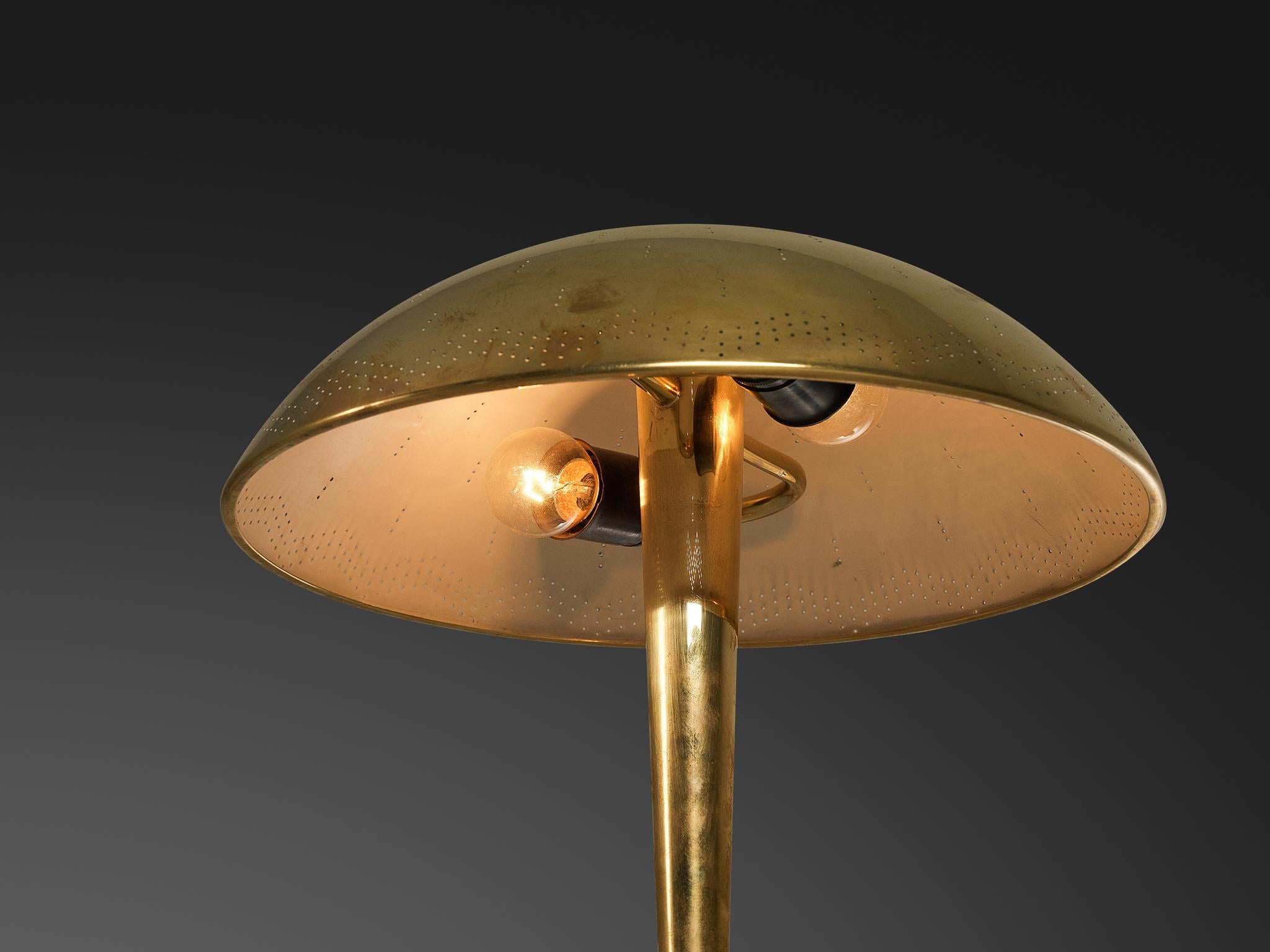 Paavo Tynell pour Taito Oy Lampe à poser '5061' en laiton en vente 1