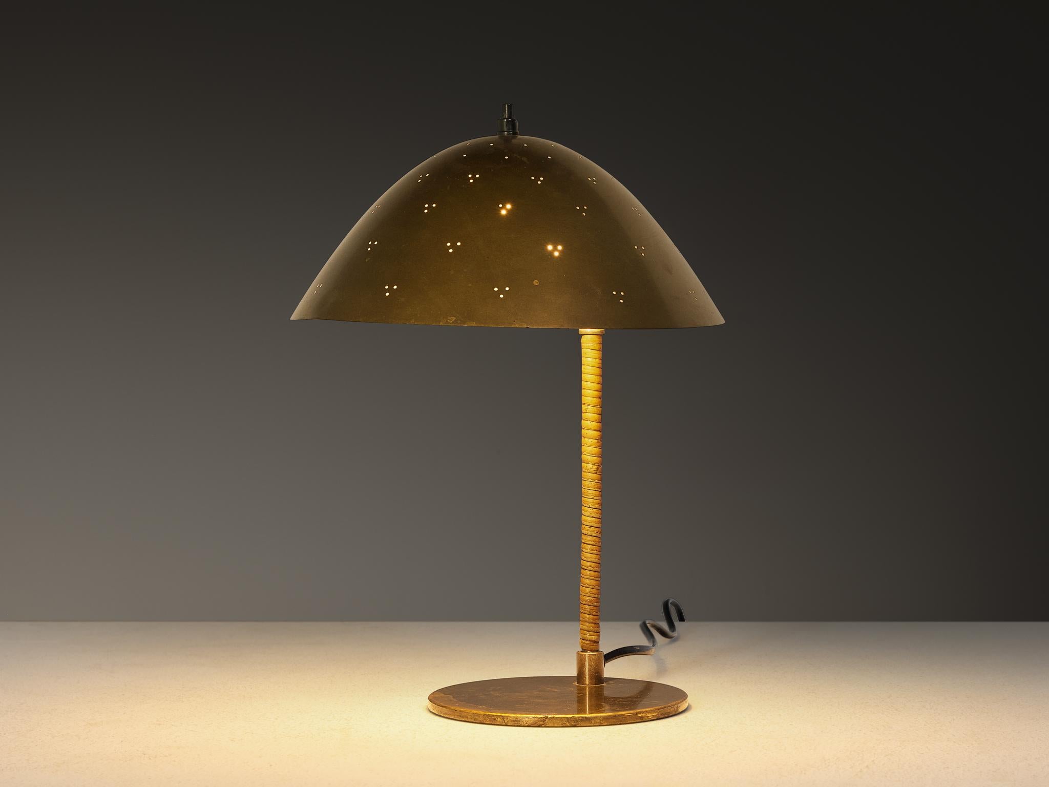 Paavo Tynell para Taito Oy Lámpara de mesa '9209' de latón y caña Finlandés en venta