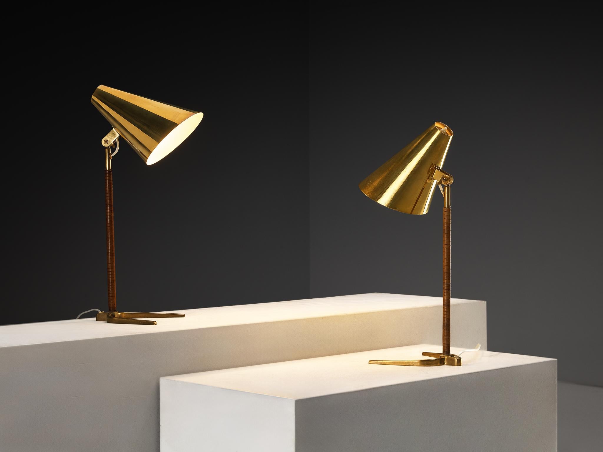 Paavo Tynell para Taito Oy Lámparas de mesa '9225' de latón y cuero Latón en venta