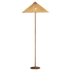 Lampada da terra a cappello cinese '9602' in canna e ottone di Paavo Tynell per Taito Oy