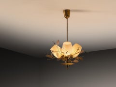 Araña 'Concerto' de Paavo Tynell para Taito Oy, latón y cristal beige