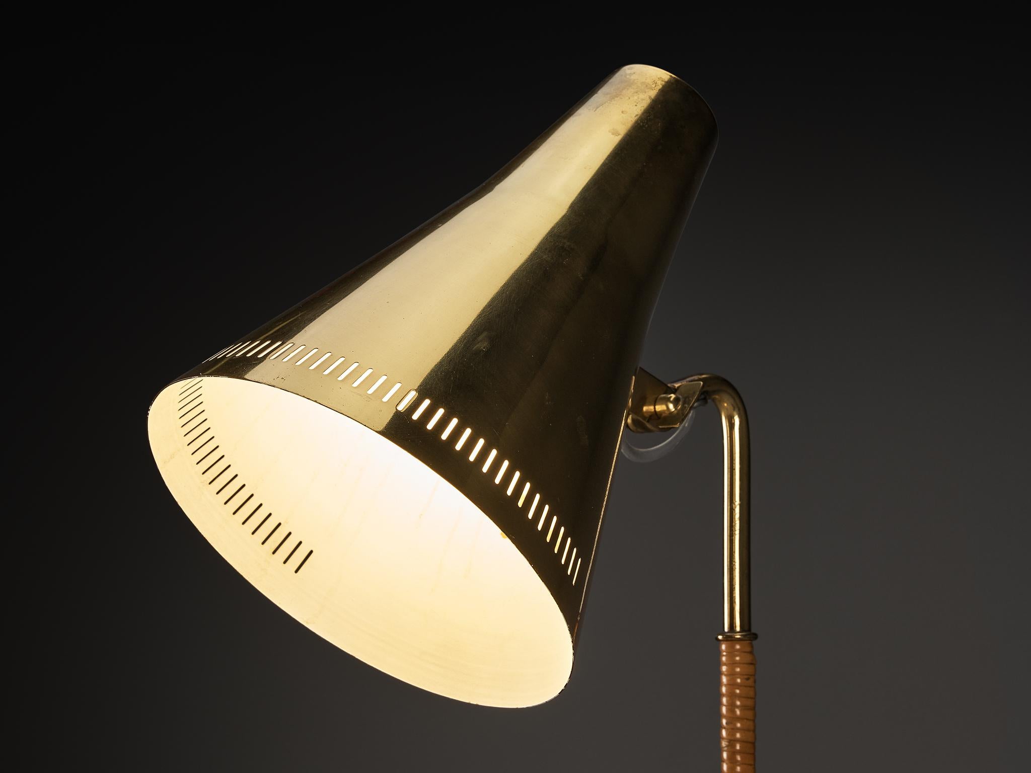 Paavo Tynell for Taito Oy Floor Lamp in Brass and Cane (Skandinavische Moderne) im Angebot