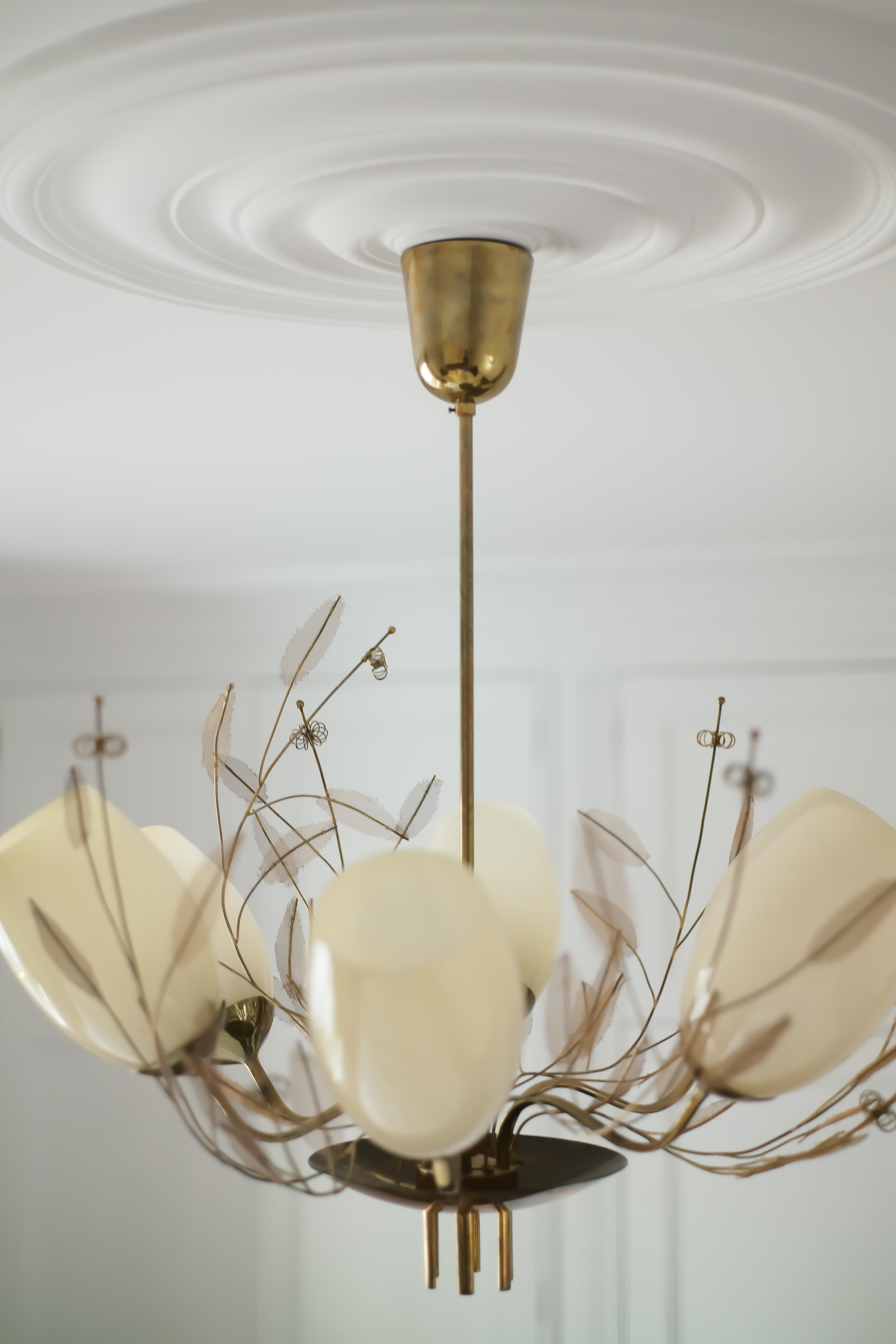 Paavo Tynell, Taito Oy, Pendant lamp / Chandelier, model 9029/6

A spectacular and very rare Paavo Tynell for Taito Oy Model 9029/6 chandelier from the “Concerto” series (c. 1948). The item is in original working order and has not be restored or