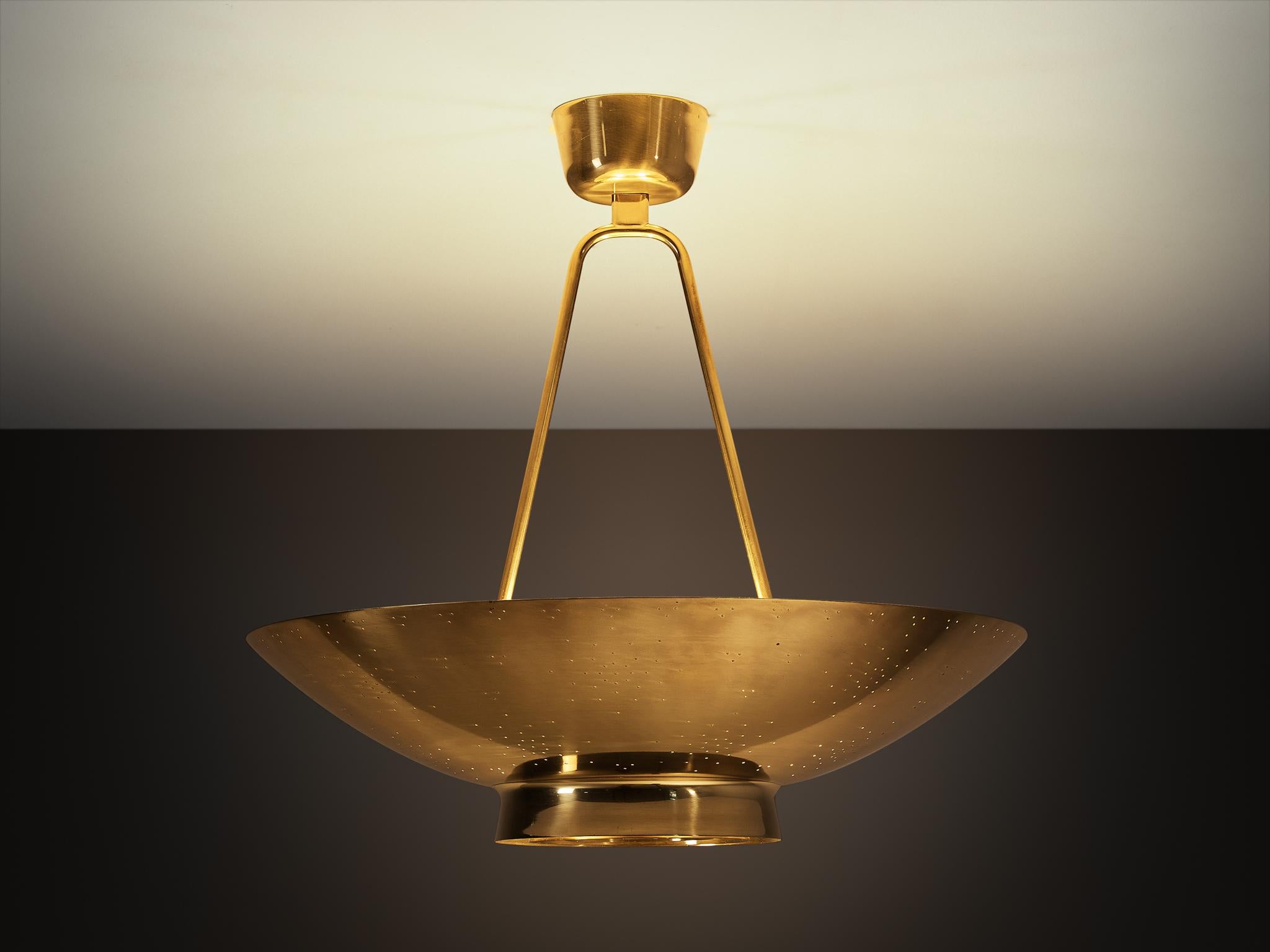 Milieu du XXe siècle Paavo Tynell pour Taito Lampe à suspension Model No '9060' en laiton en vente