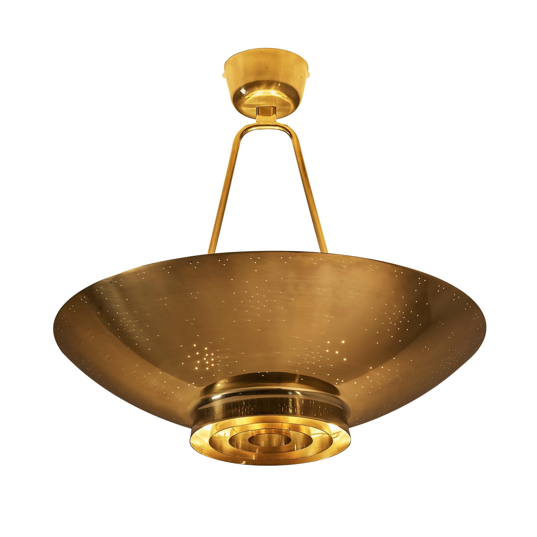 Paavo Tynell pour Taito Lampe à suspension Model No '9060' en laiton en vente