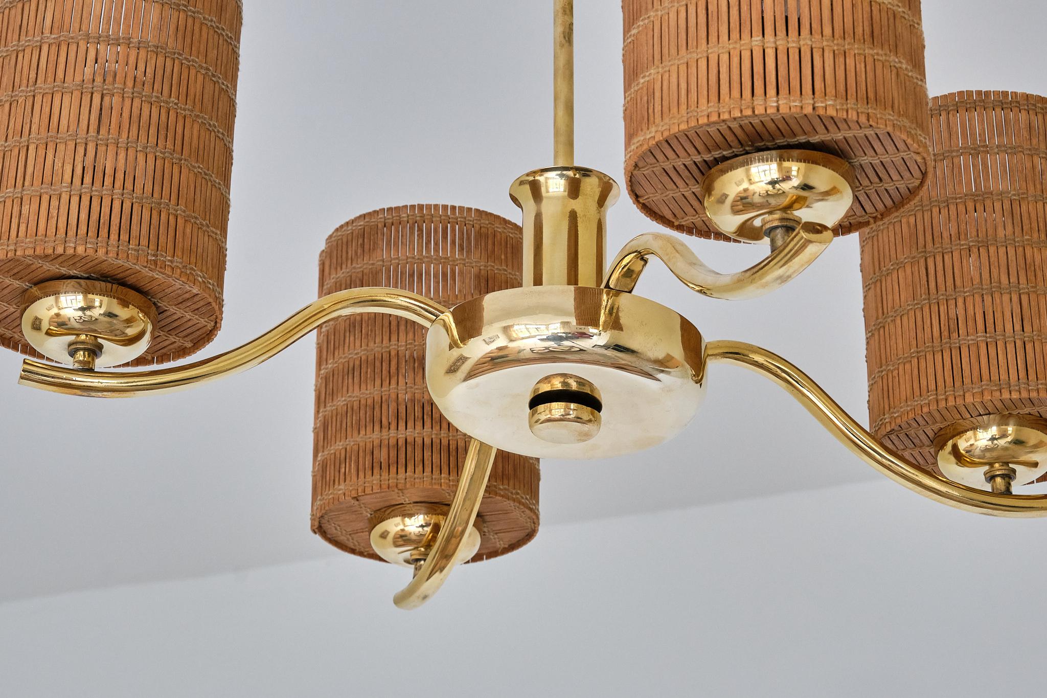 Lampadario a quattro bracci in ottone di Paavo Tynell, modello 1444, Taito Oy, Finlandia, 1930 in vendita 3