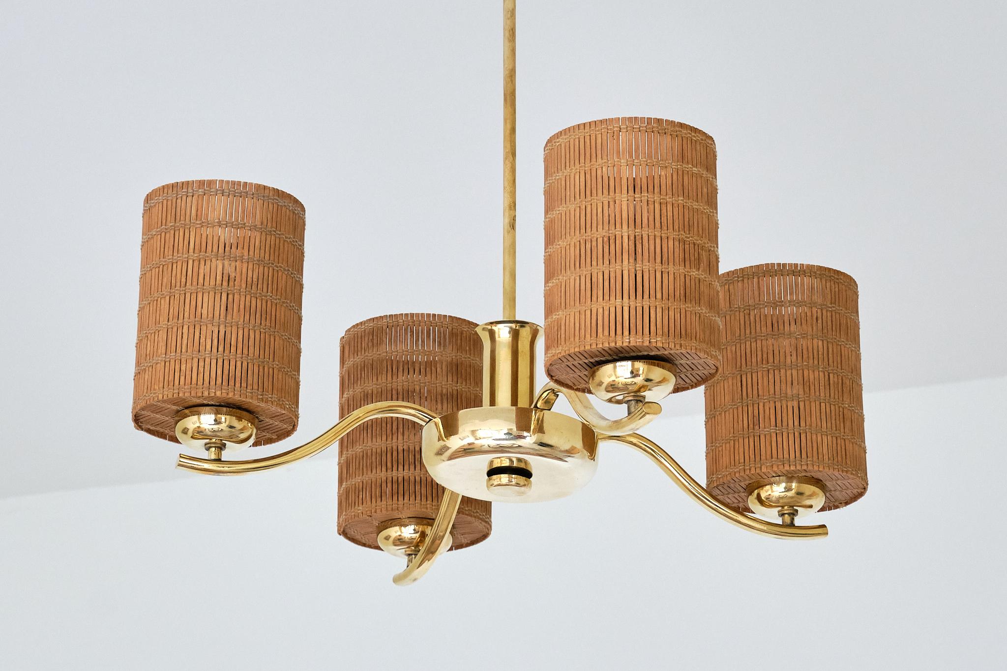 Scandinavo moderno Lampadario a quattro bracci in ottone di Paavo Tynell, modello 1444, Taito Oy, Finlandia, 1930 in vendita