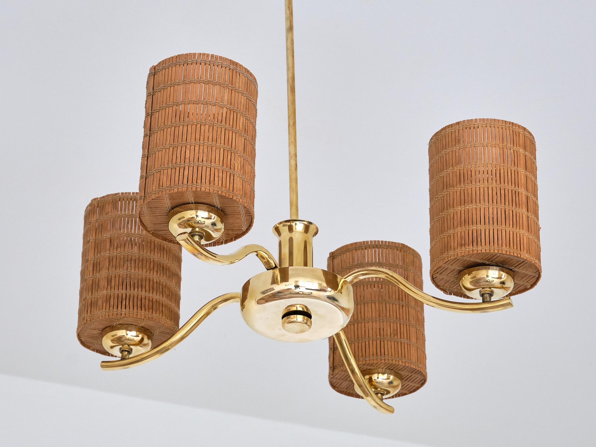Ottone Lampadario a quattro bracci in ottone di Paavo Tynell, modello 1444, Taito Oy, Finlandia, 1930 in vendita