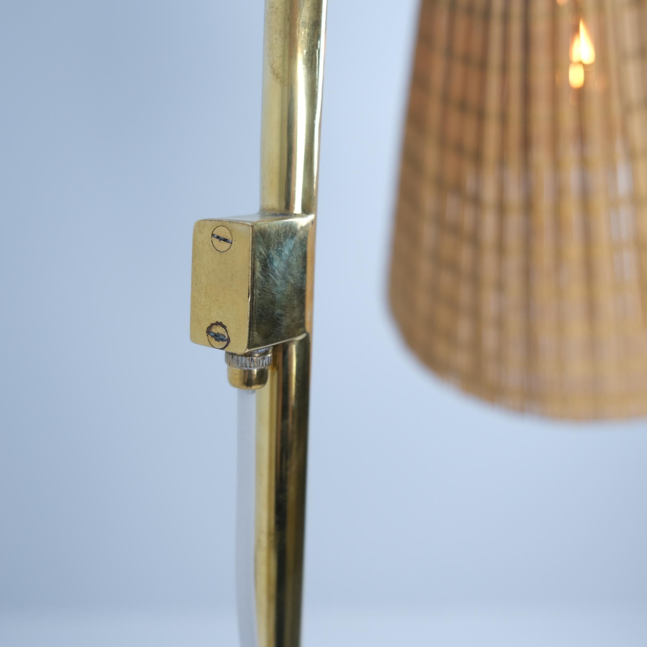 Lampadaire Paavo Tynell modèle 9613 avec abat-jour en rotin, Taito, années 1940 en vente 4
