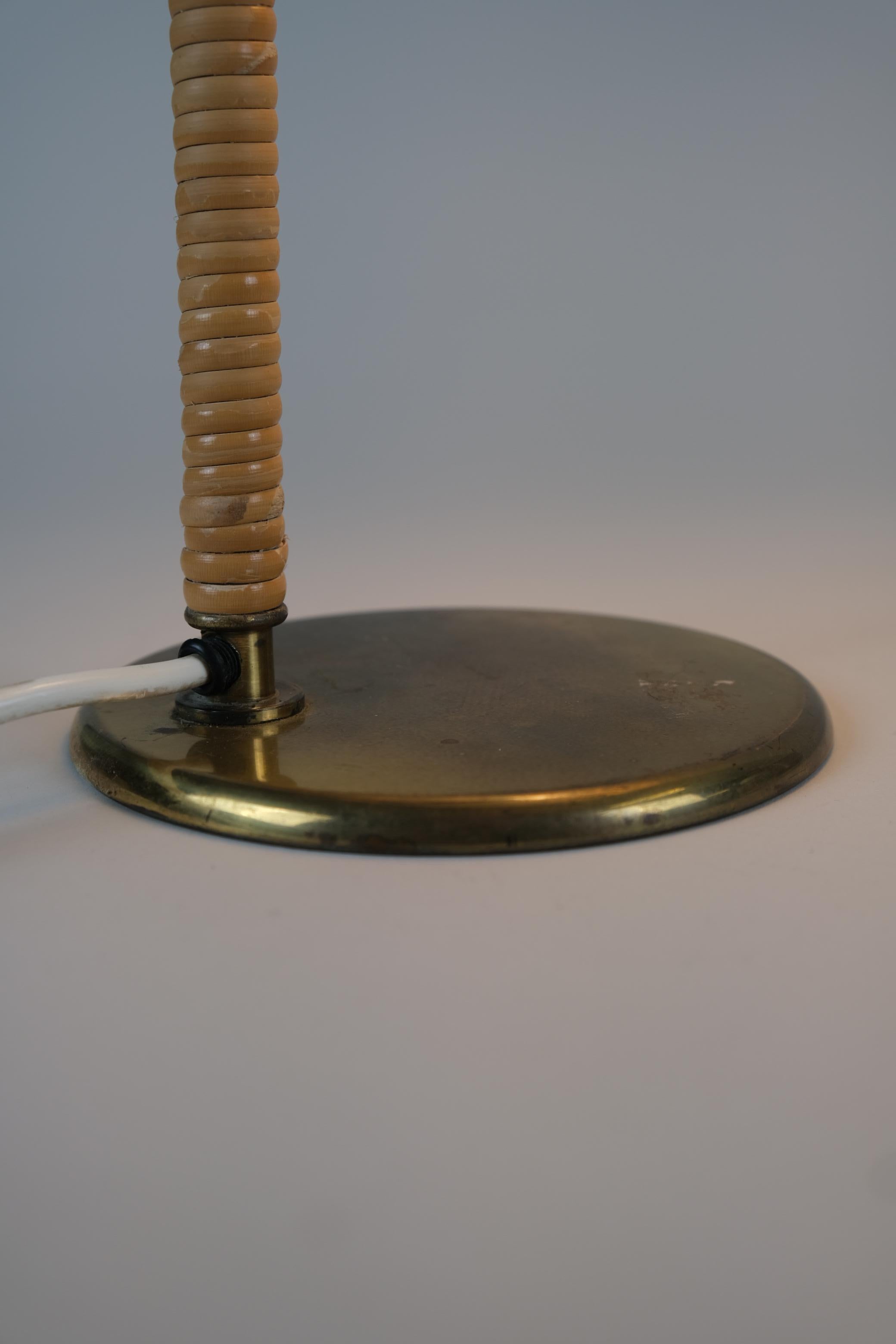 Finnish Paavo Tynell Helmet Table Lamp 9209 in Perforated Brass & Rattan, Taito 1950s For Sale