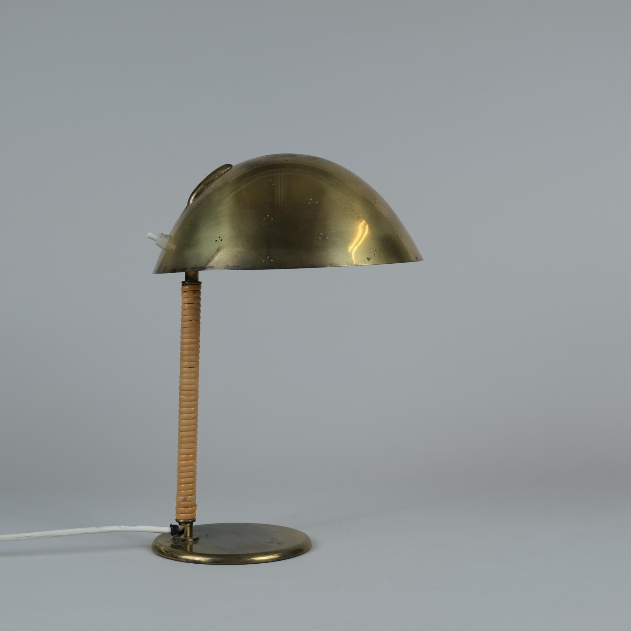 Paavo Tynell Helmet Table Lamp 9209 in Perforated Brass & Rattan, Taito 1950s For Sale 2