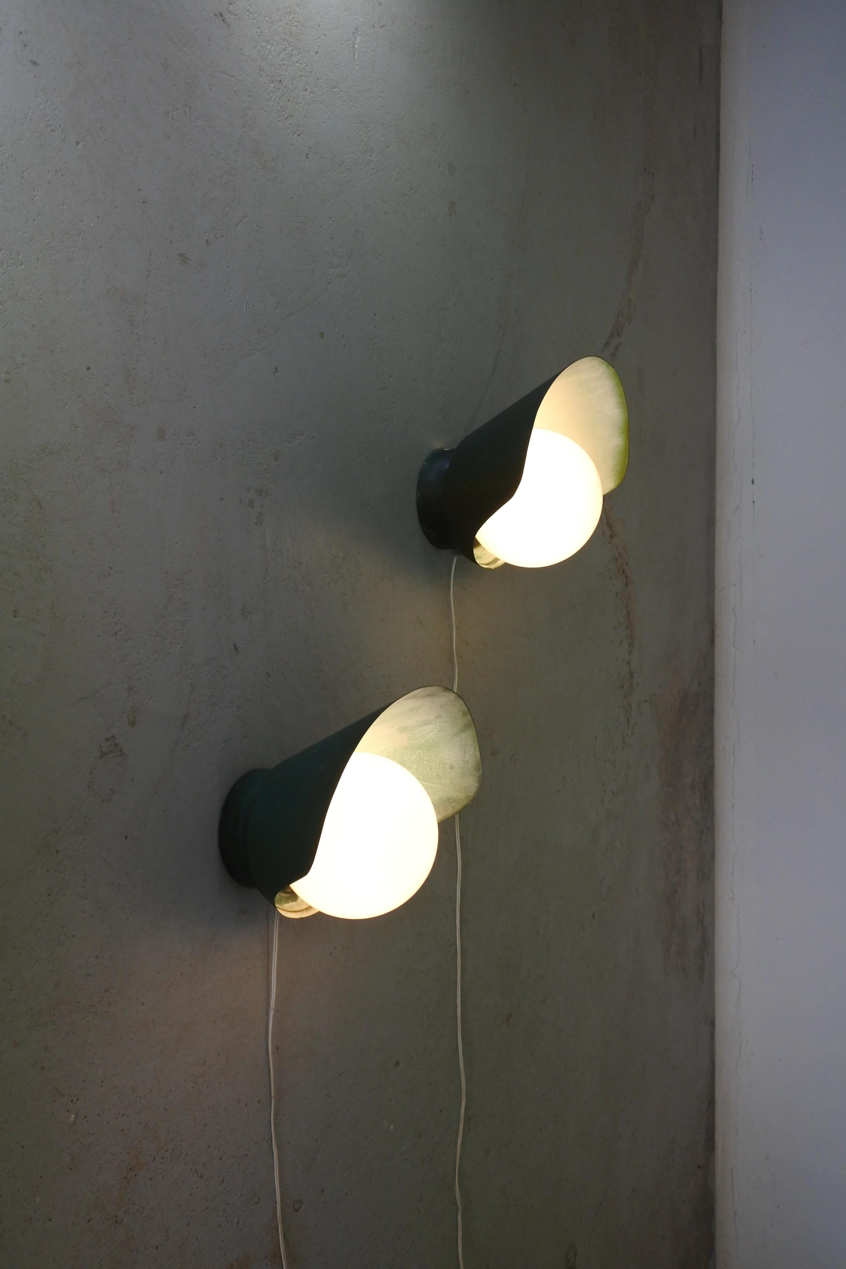 Paavo Tynell & Idman Set of Two Copper & Opaline Glass Wall Lamps, Finland 1950s In Good Condition For Sale In La Teste De Buch, FR