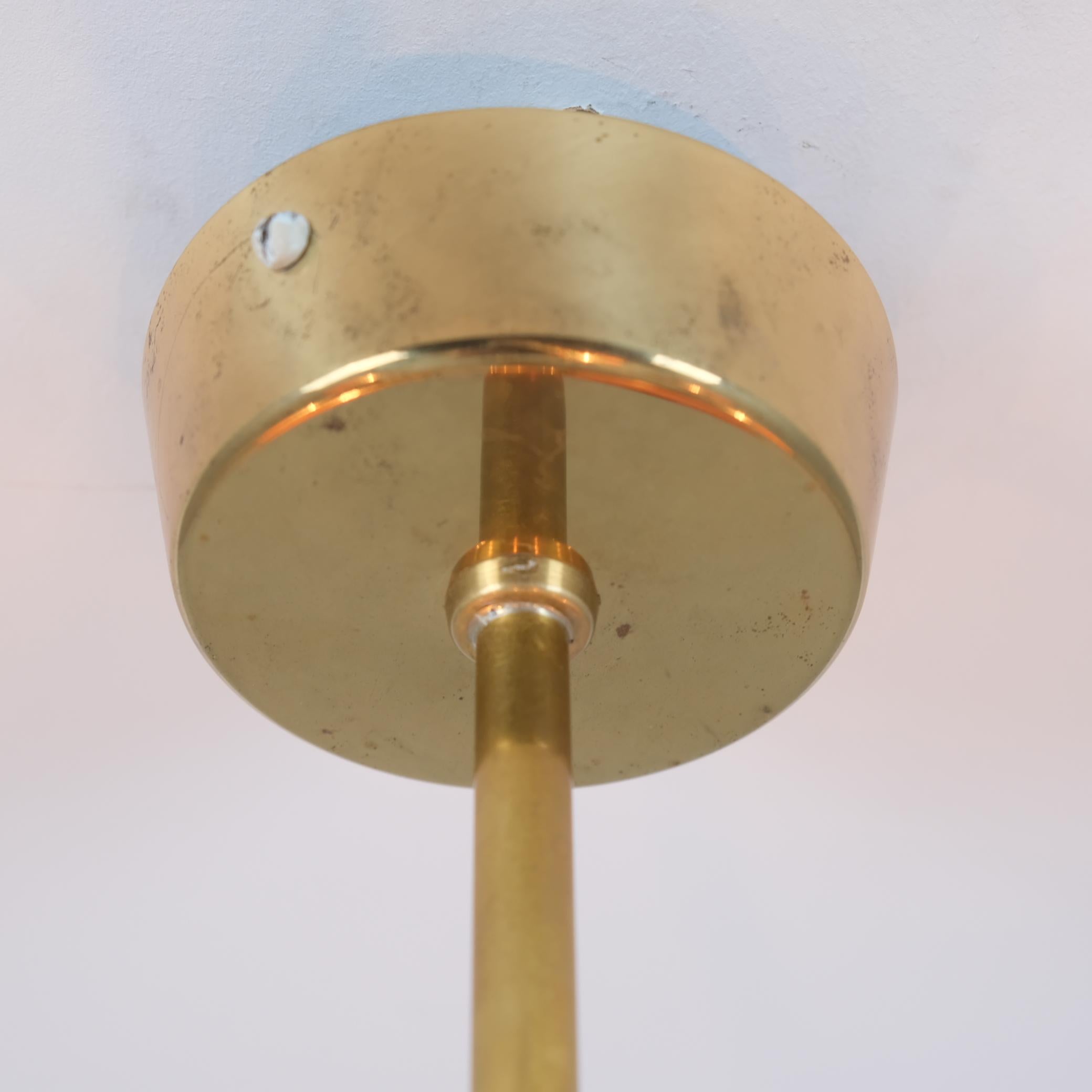Grande lampadario su commissione in ottone e paralumi in rattan di Paavo Tynell, Taito 1950 in vendita 6