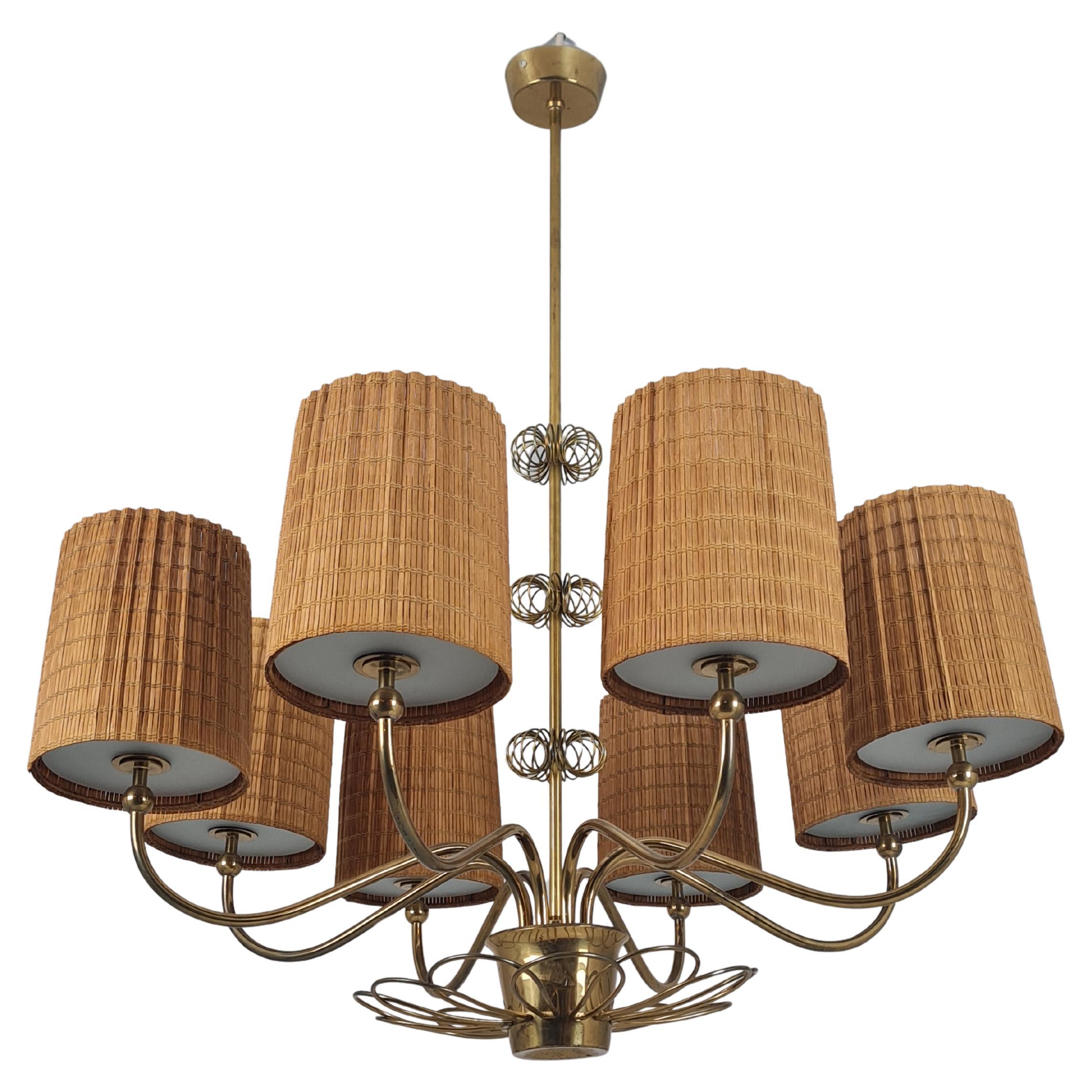 Grande lampadario su commissione in ottone e paralumi in rattan di Paavo Tynell, Taito 1950 in vendita