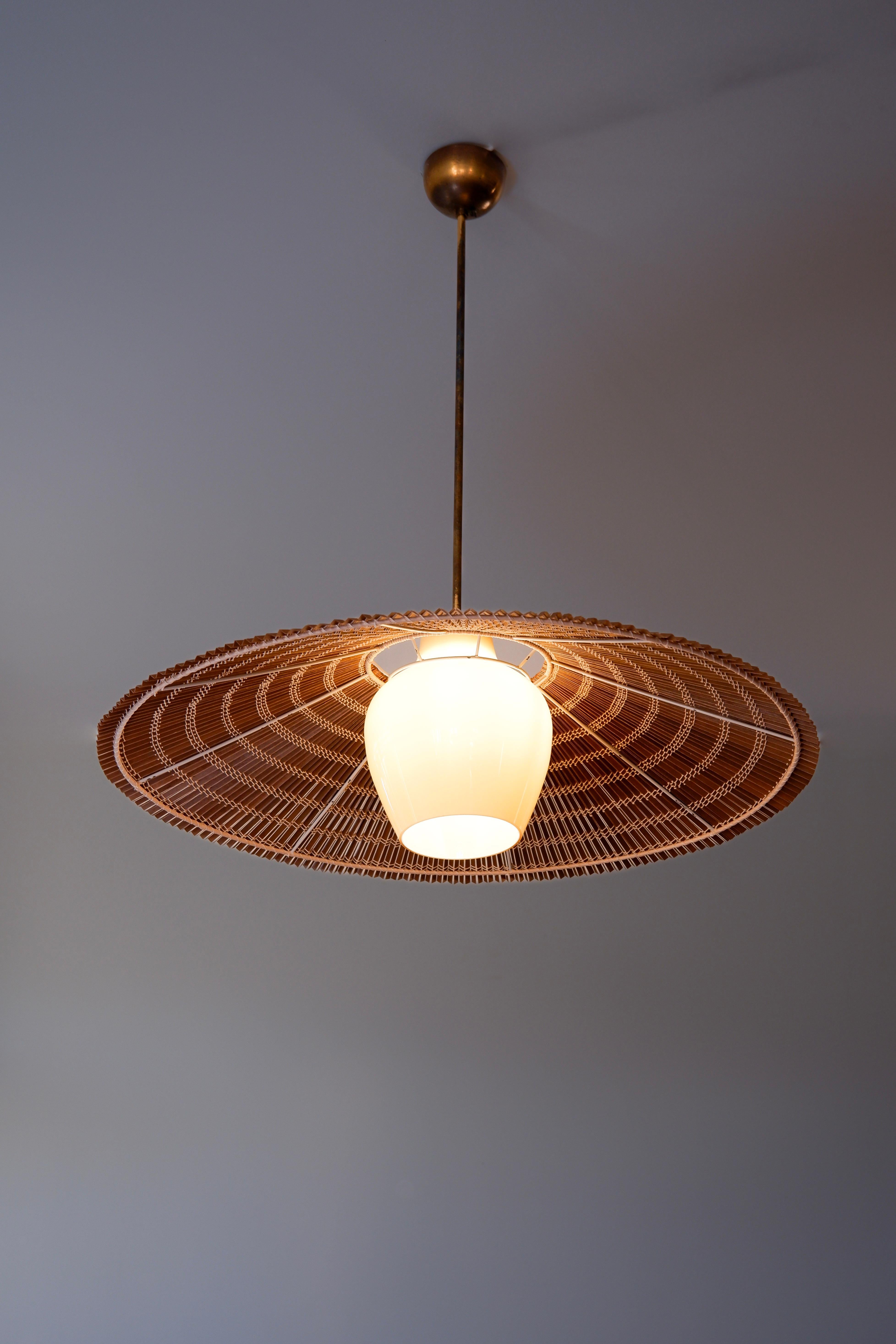 Paavo Tynell, grand pendentif modèle 1093 pour Taito. 3
